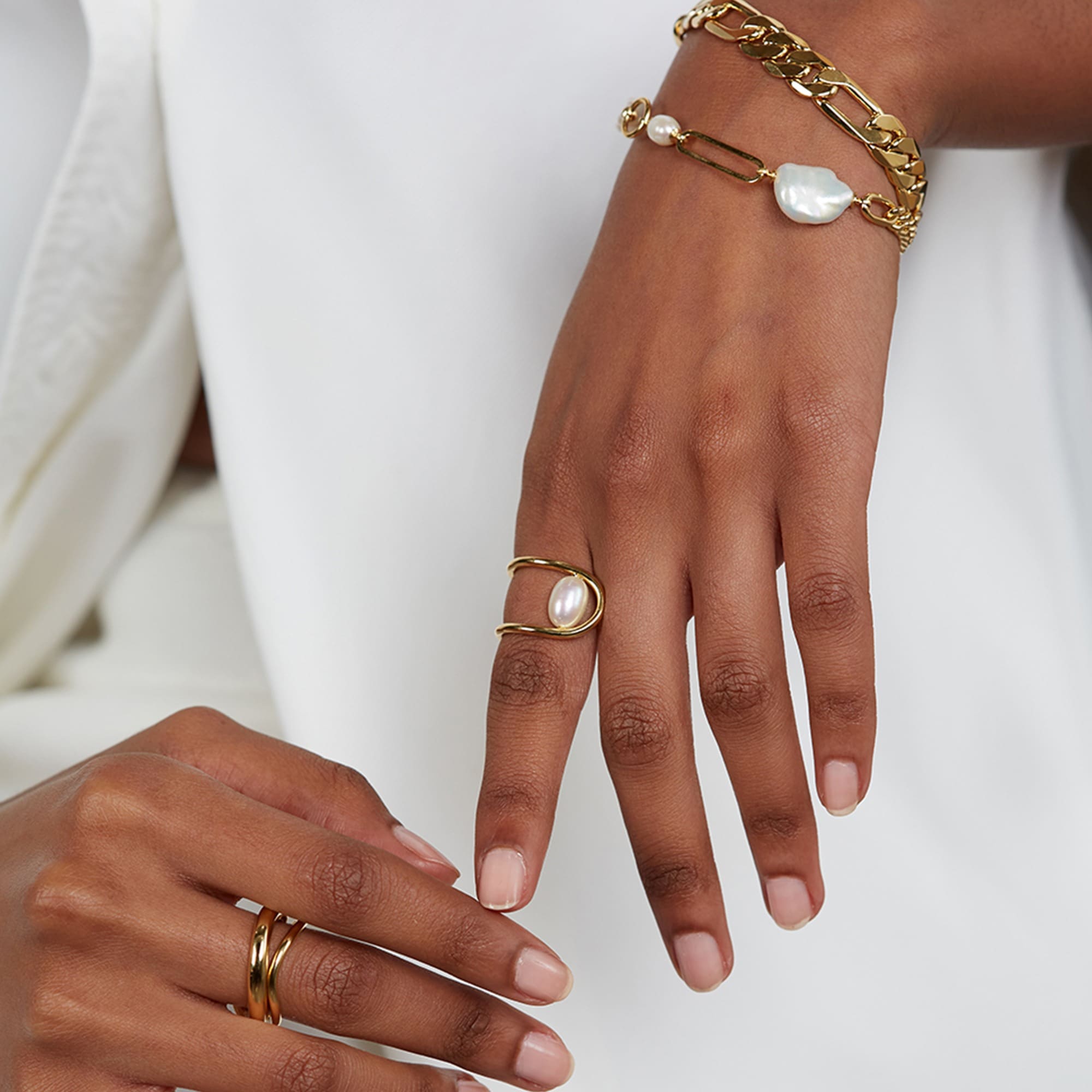 Lady Grey pearl swerve ring