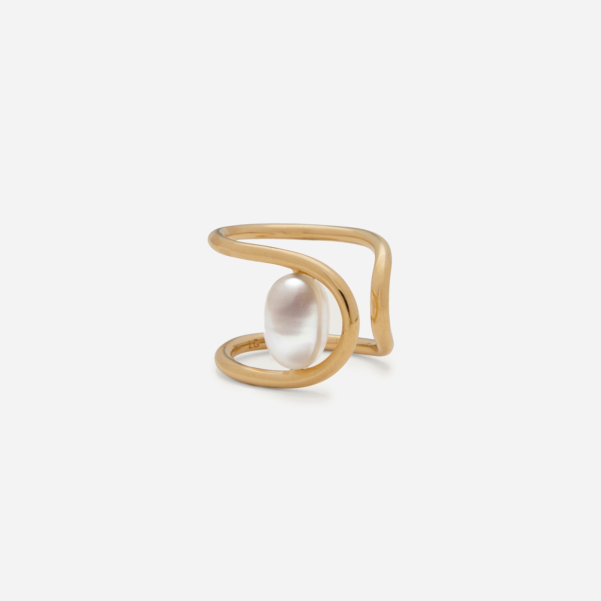 Lady Grey pearl swerve ring