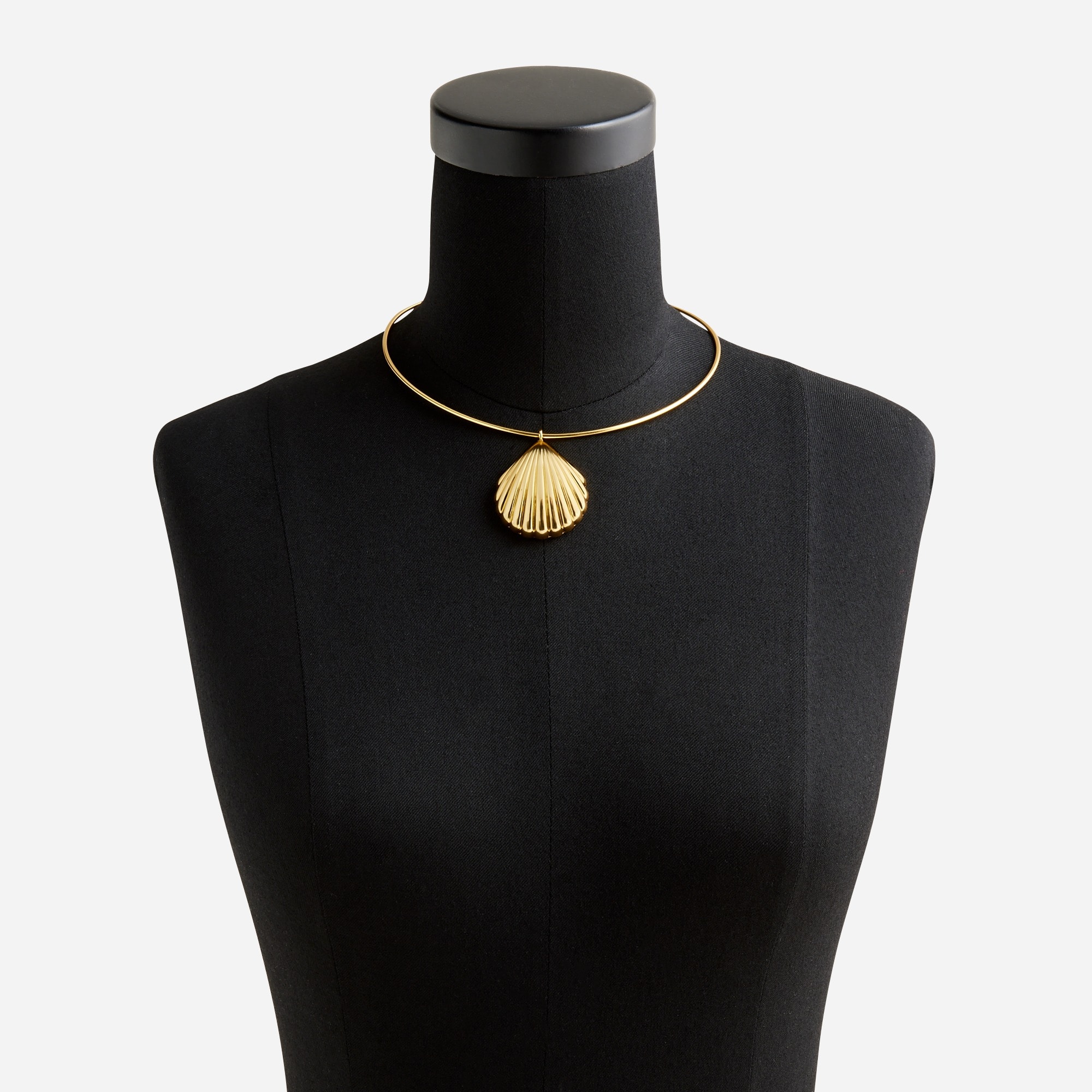 Metallic shell collar necklace