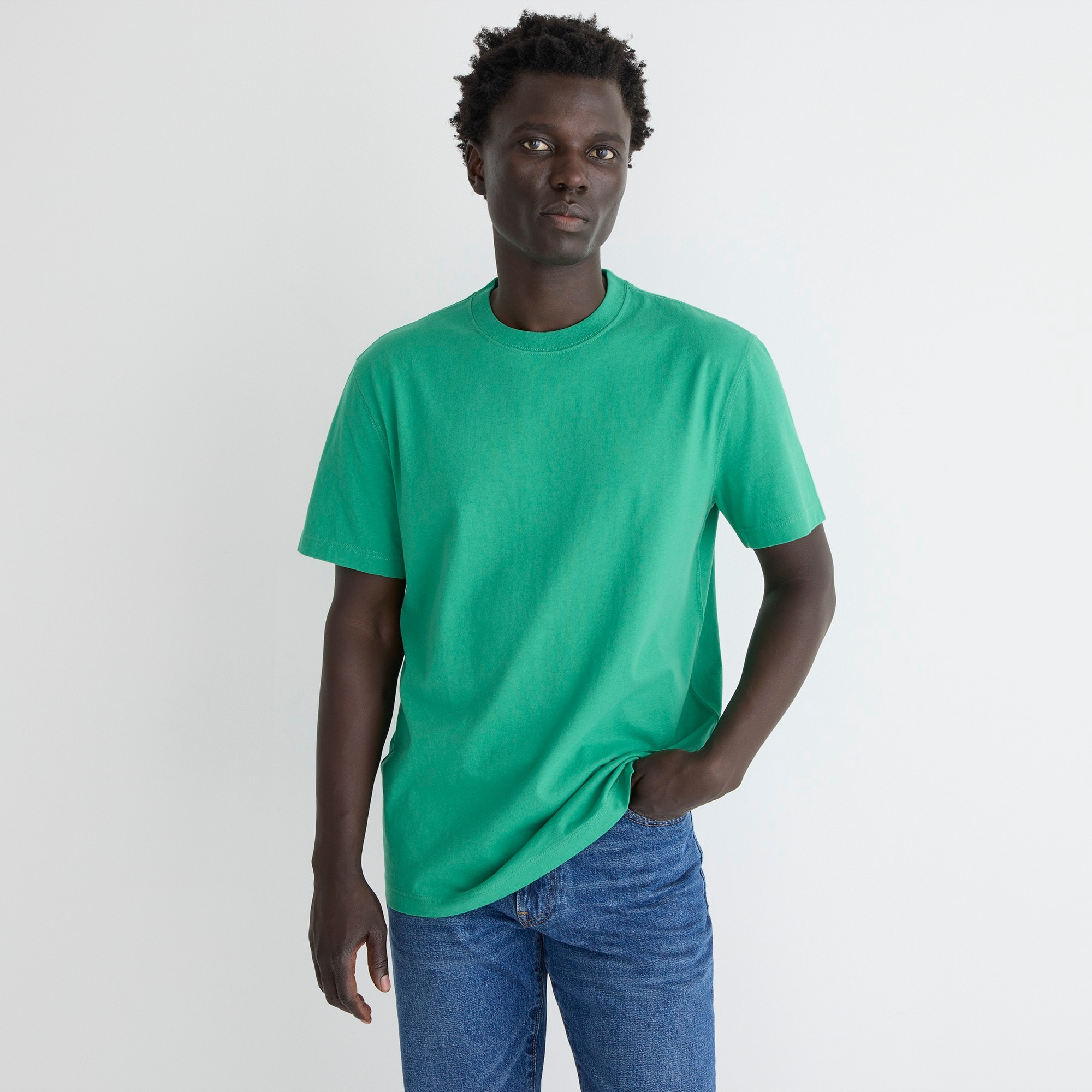 Relaxed premium-weight cotton no-pocket T-shirt