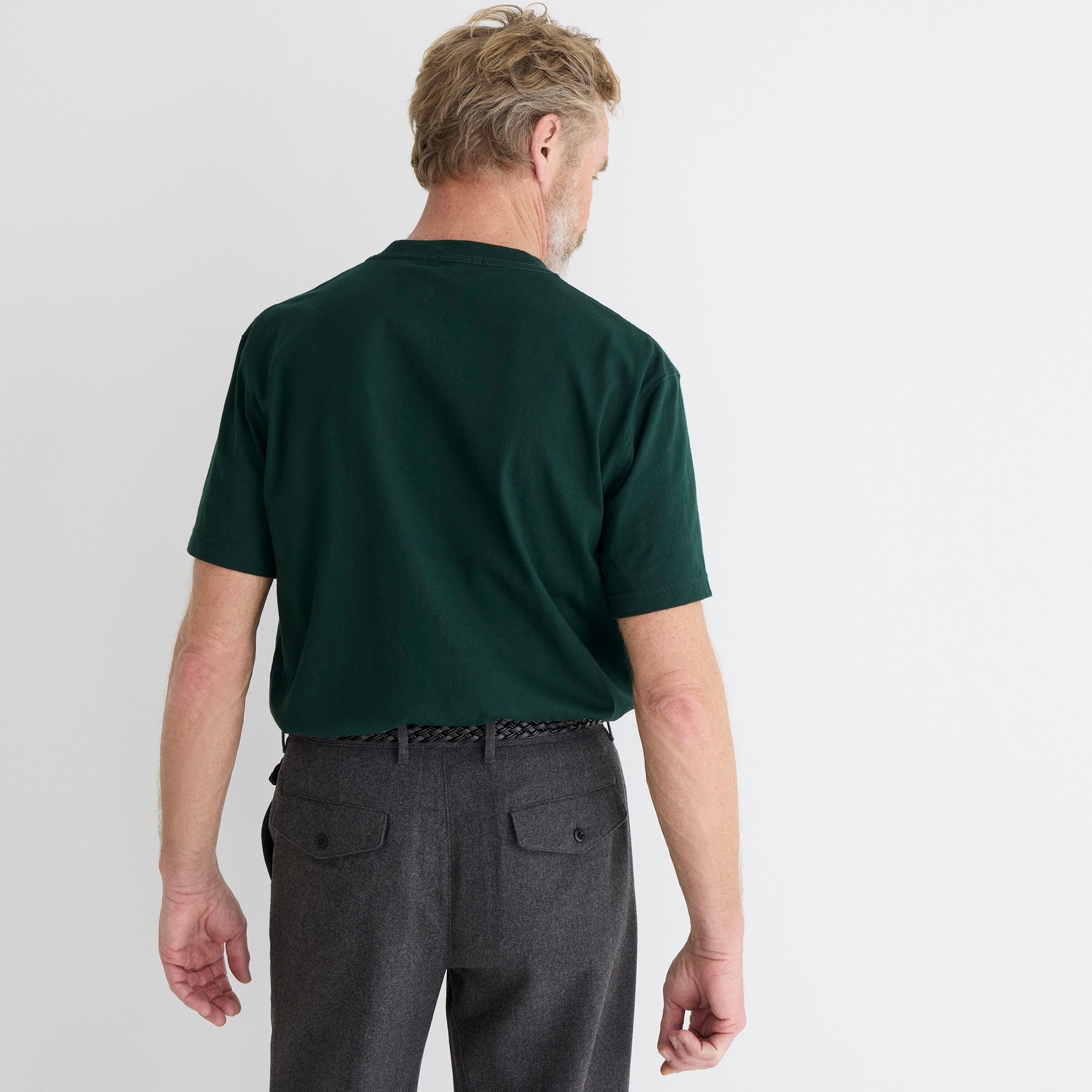 Relaxed premium-weight cotton no-pocket T-shirt