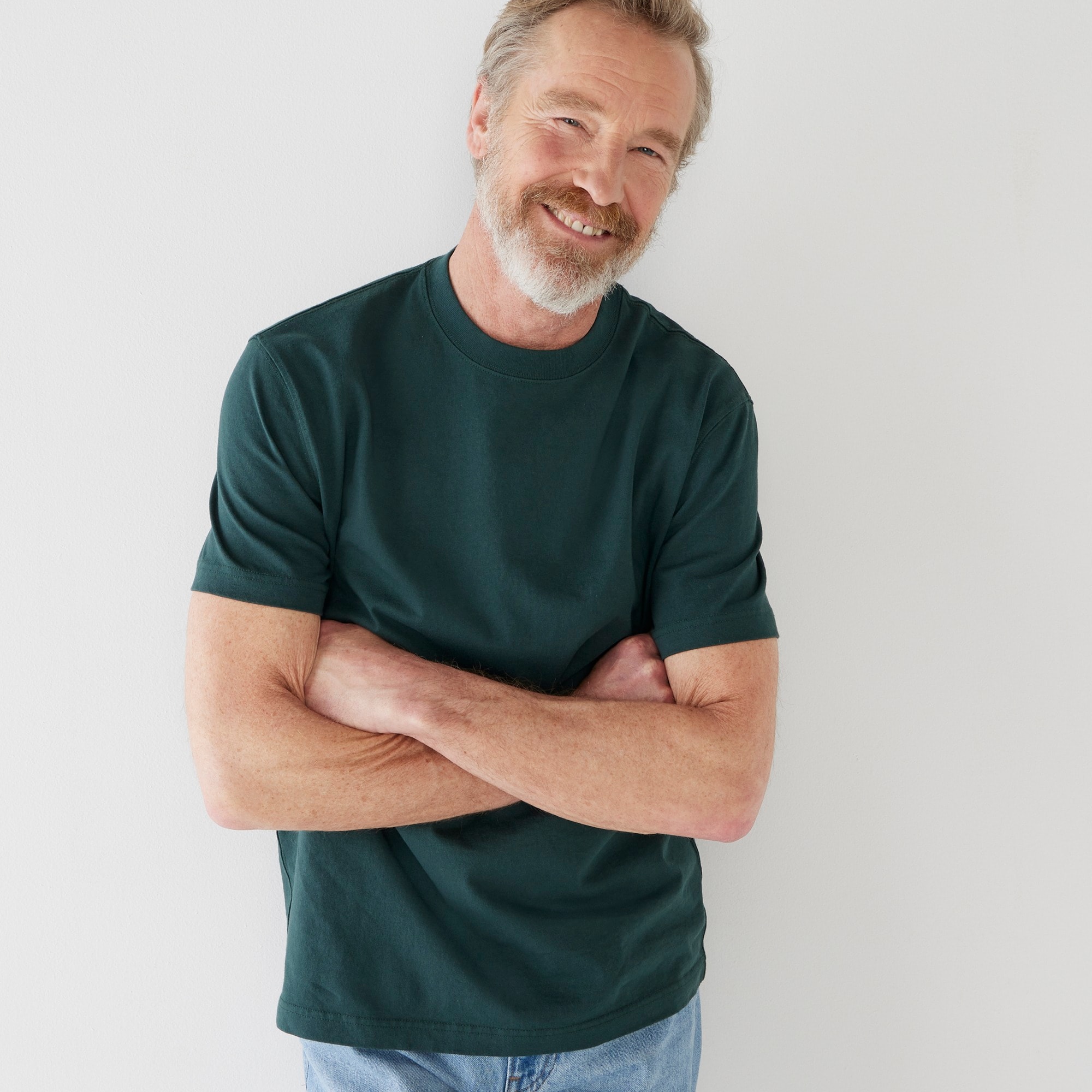 Relaxed premium-weight cotton no-pocket T-shirt