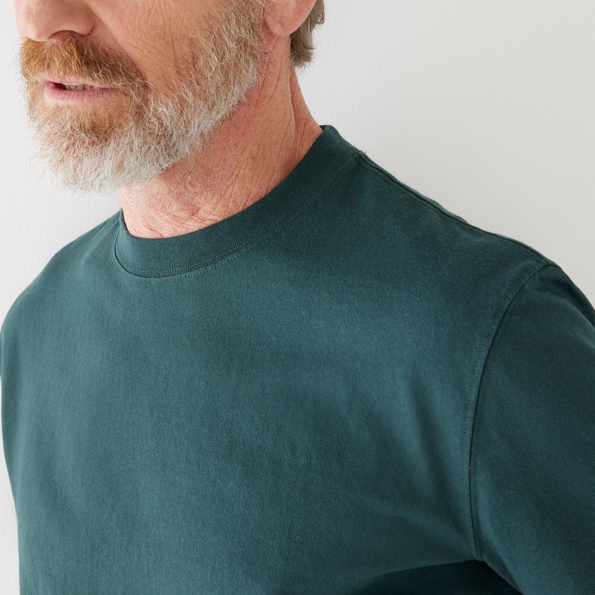 Relaxed premium-weight cotton no-pocket T-shirt