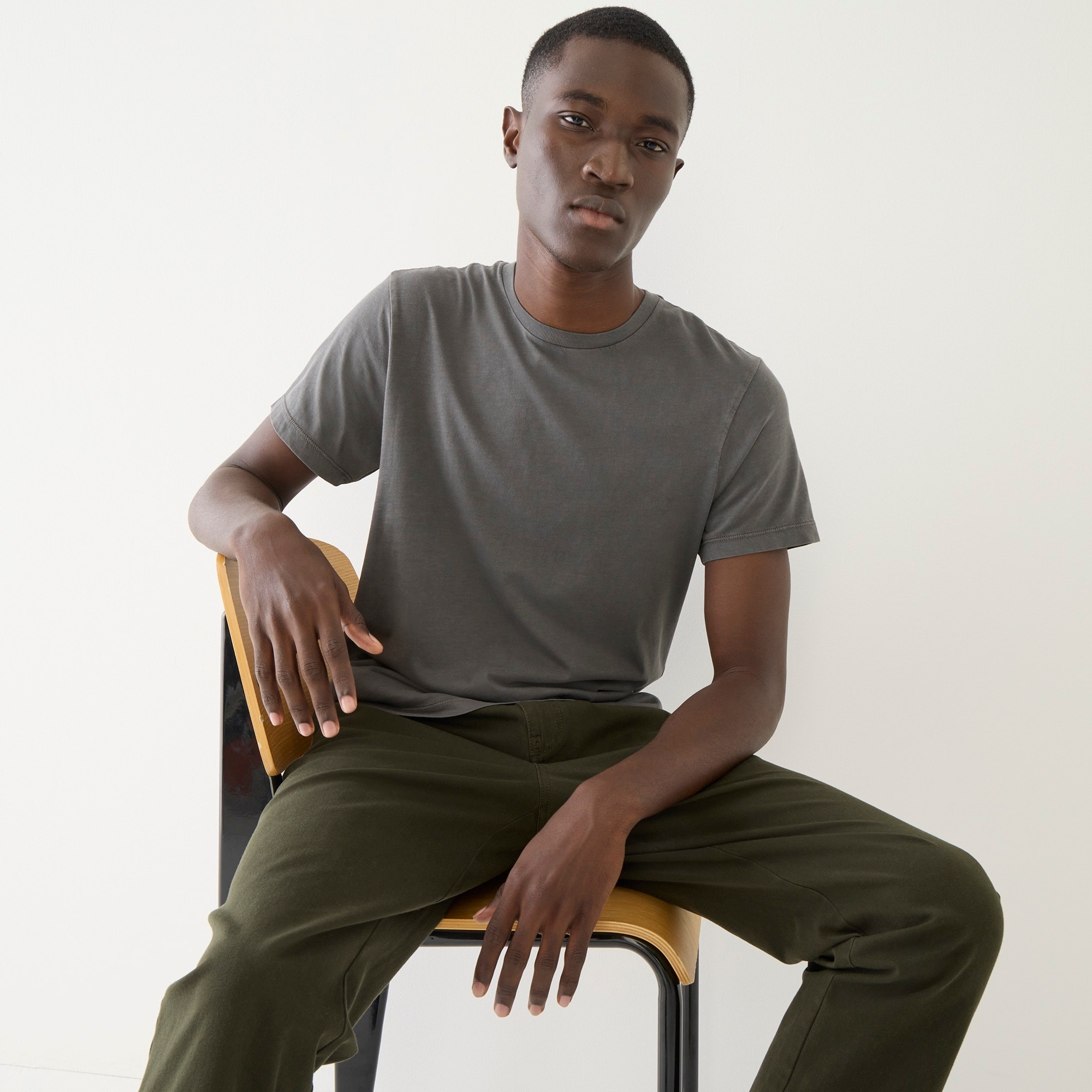 Broken-in short-sleeve T-shirt