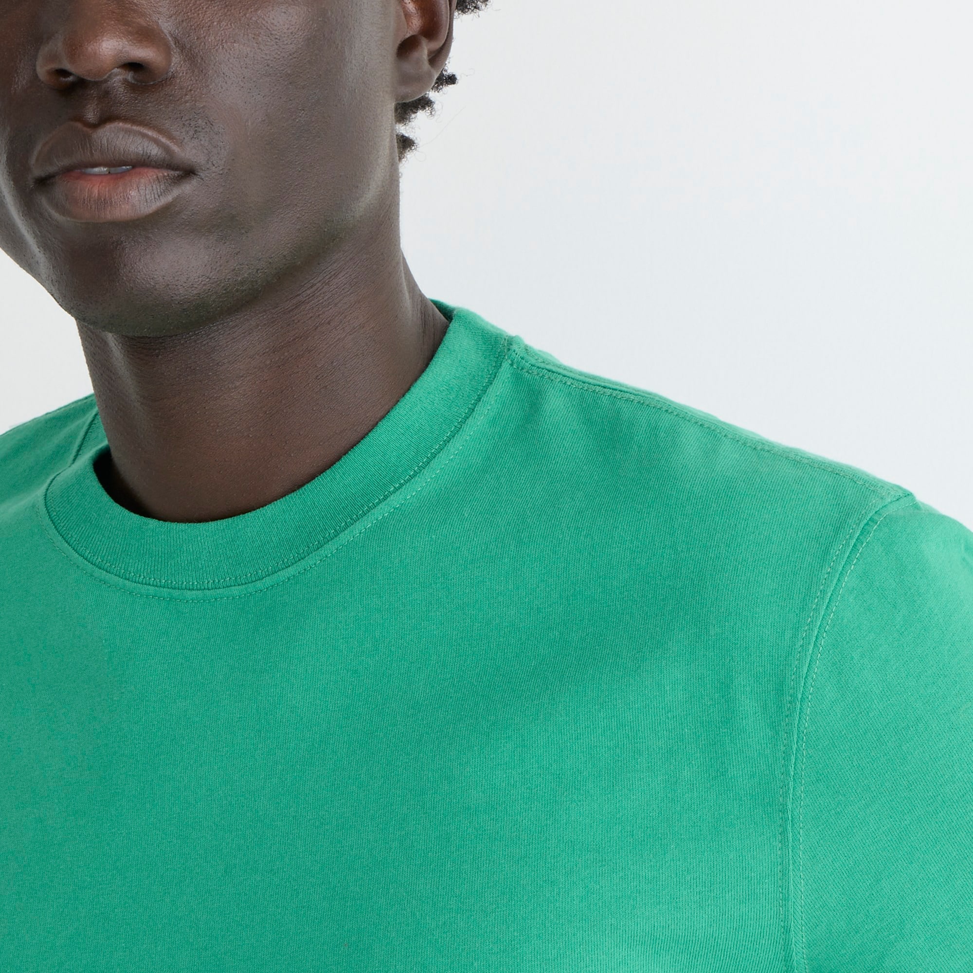 Relaxed premium-weight cotton no-pocket T-shirt