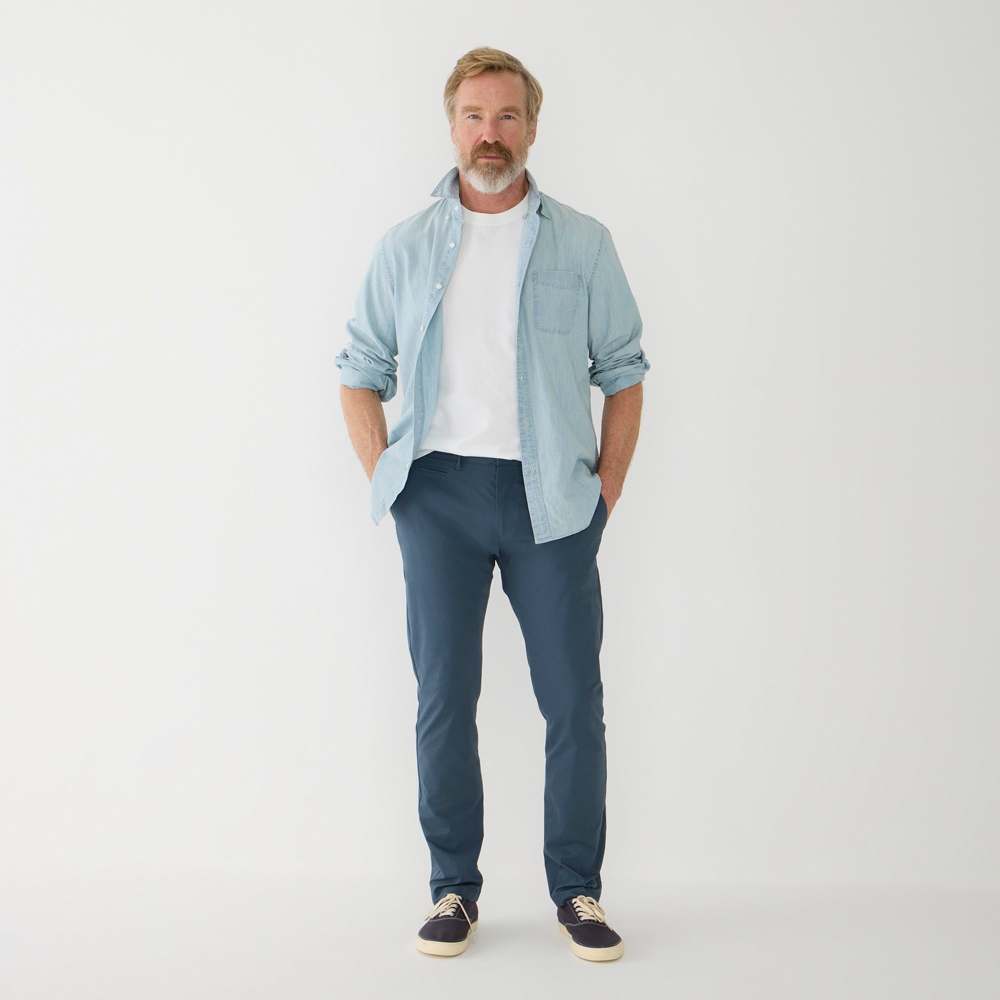 484 Slim-fit tech pant