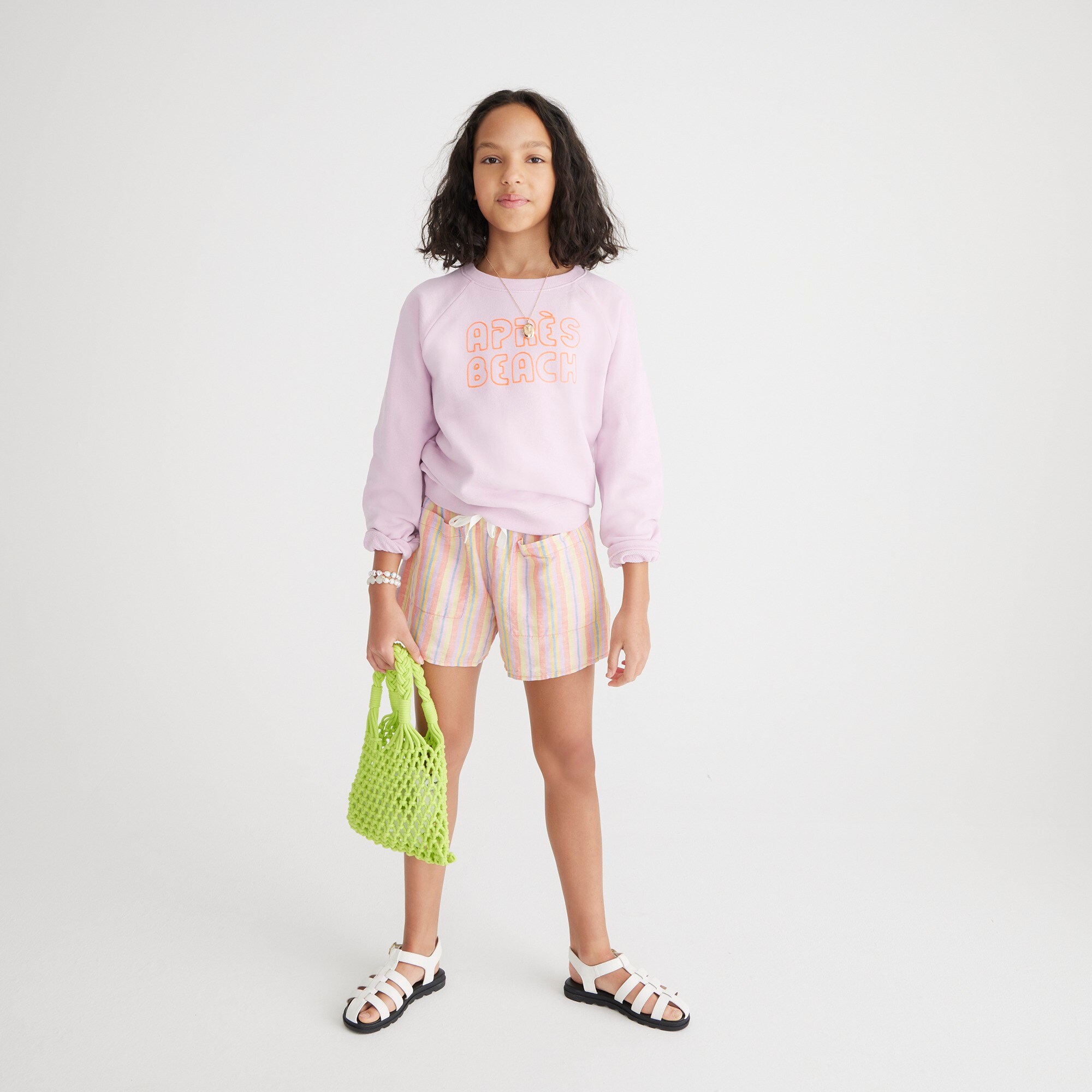Girls' embroidered "Apres beach" graphic crewneck sweatshirt