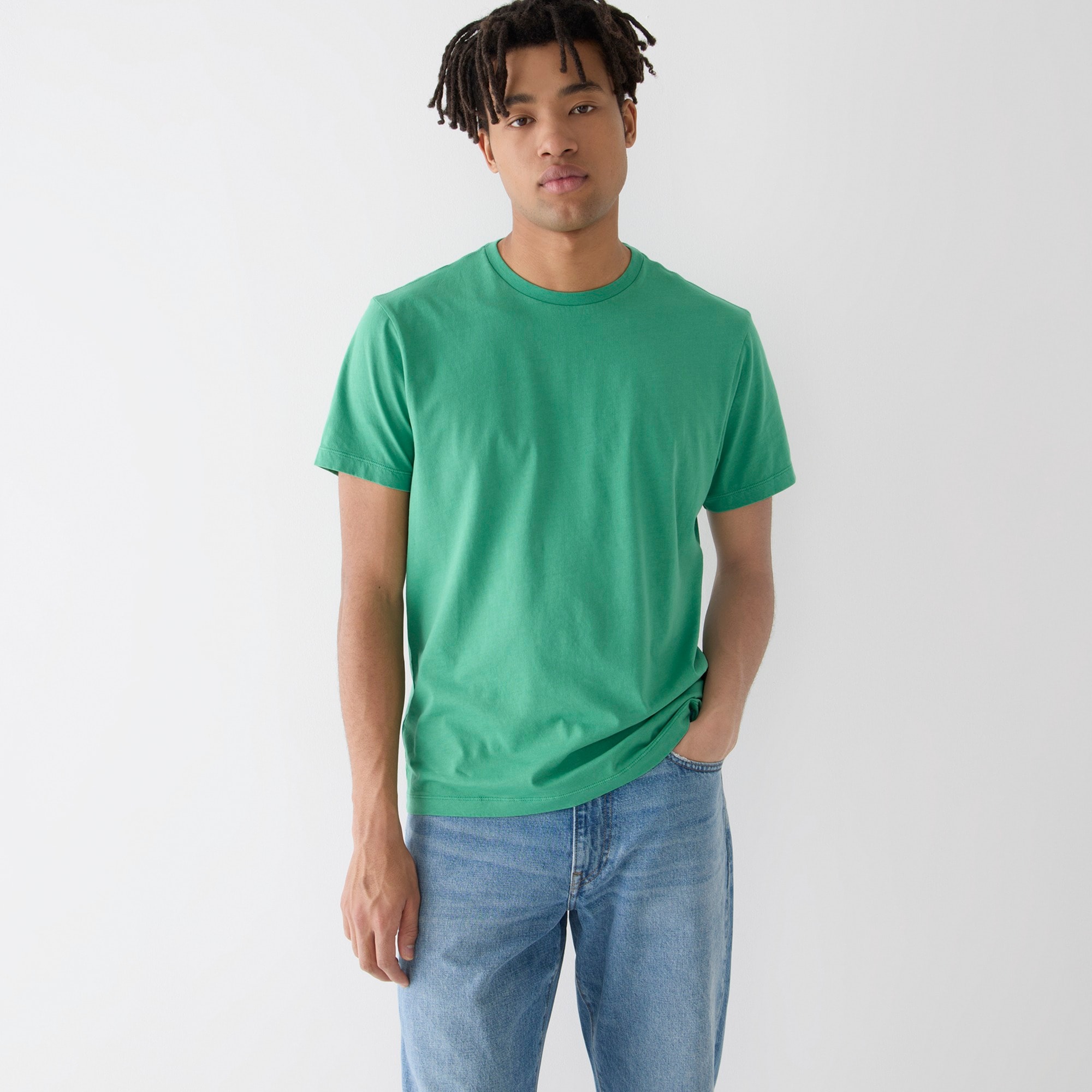 Broken-in short-sleeve T-shirt