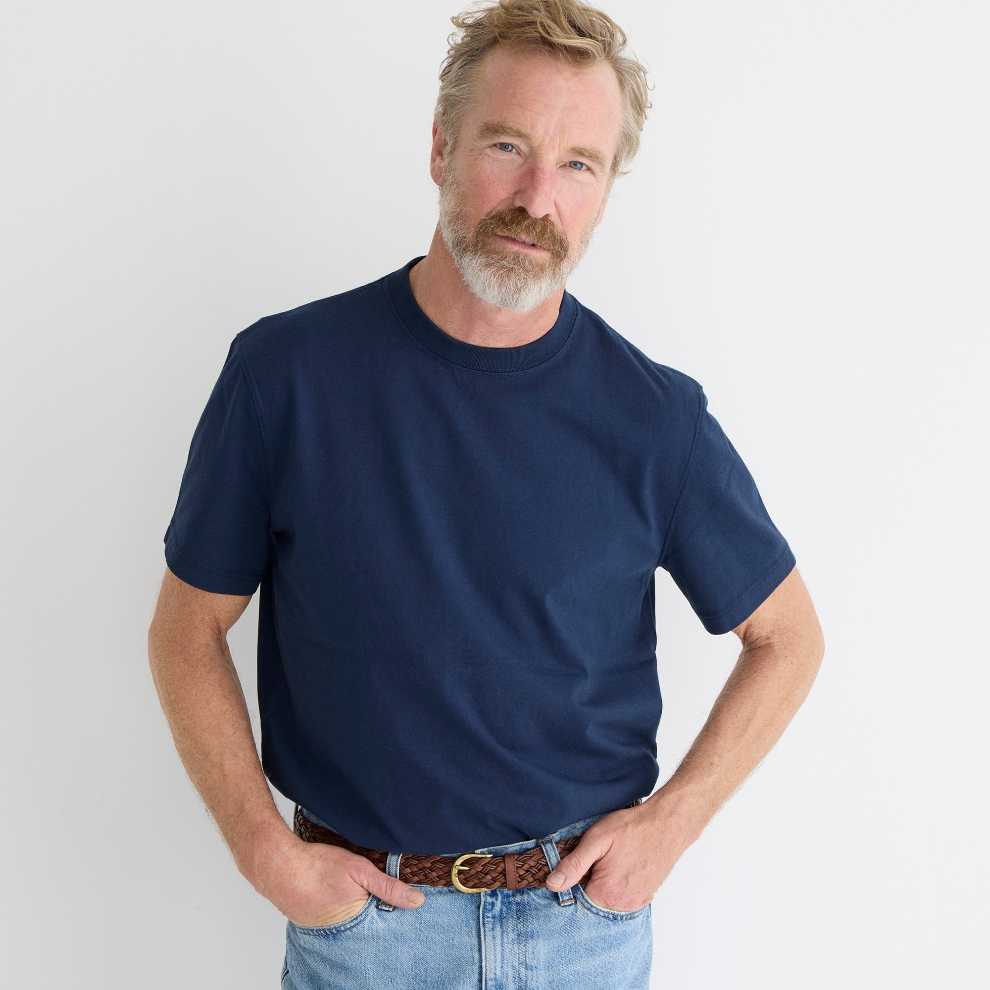 Relaxed premium-weight cotton no-pocket T-shirt