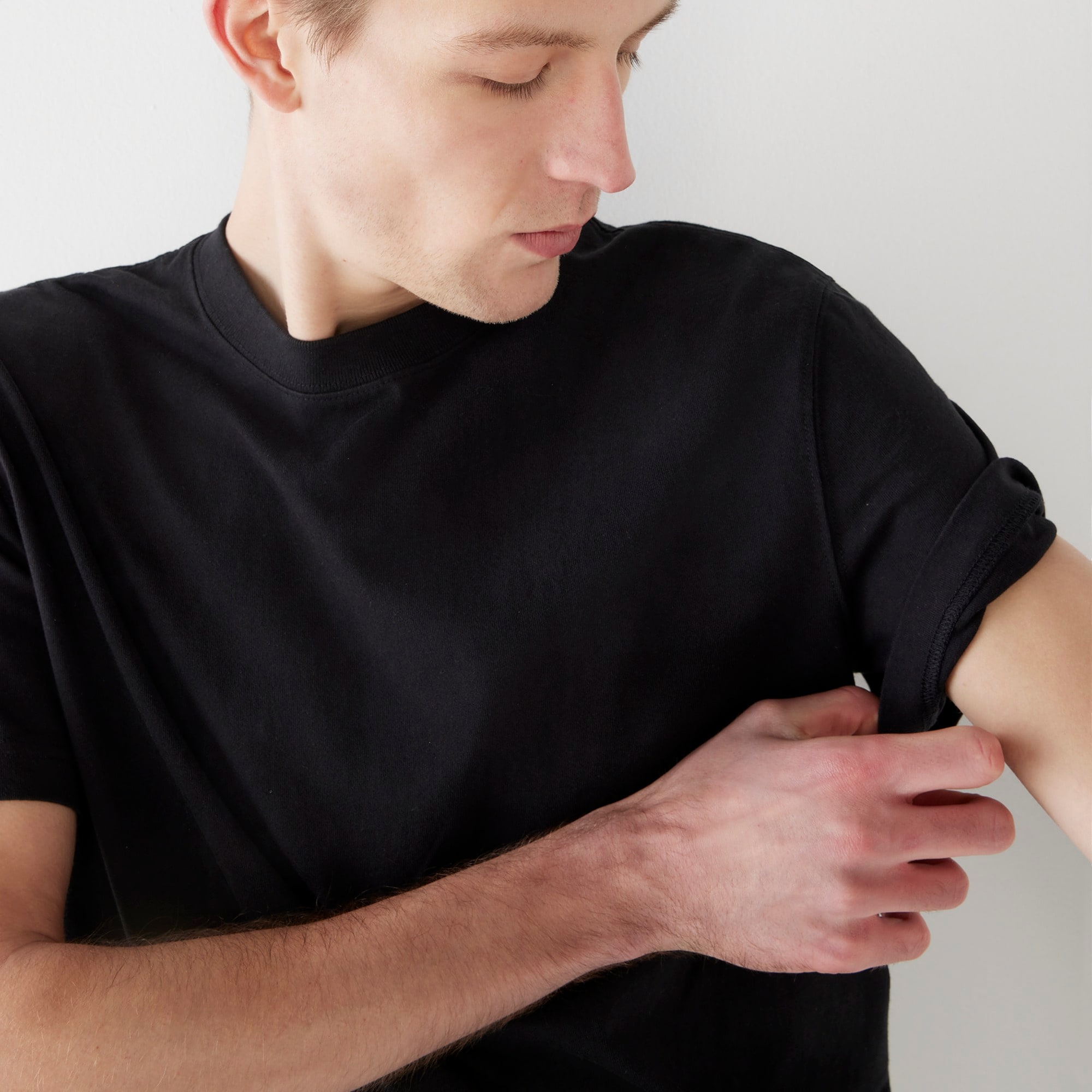 Relaxed premium-weight cotton no-pocket T-shirt