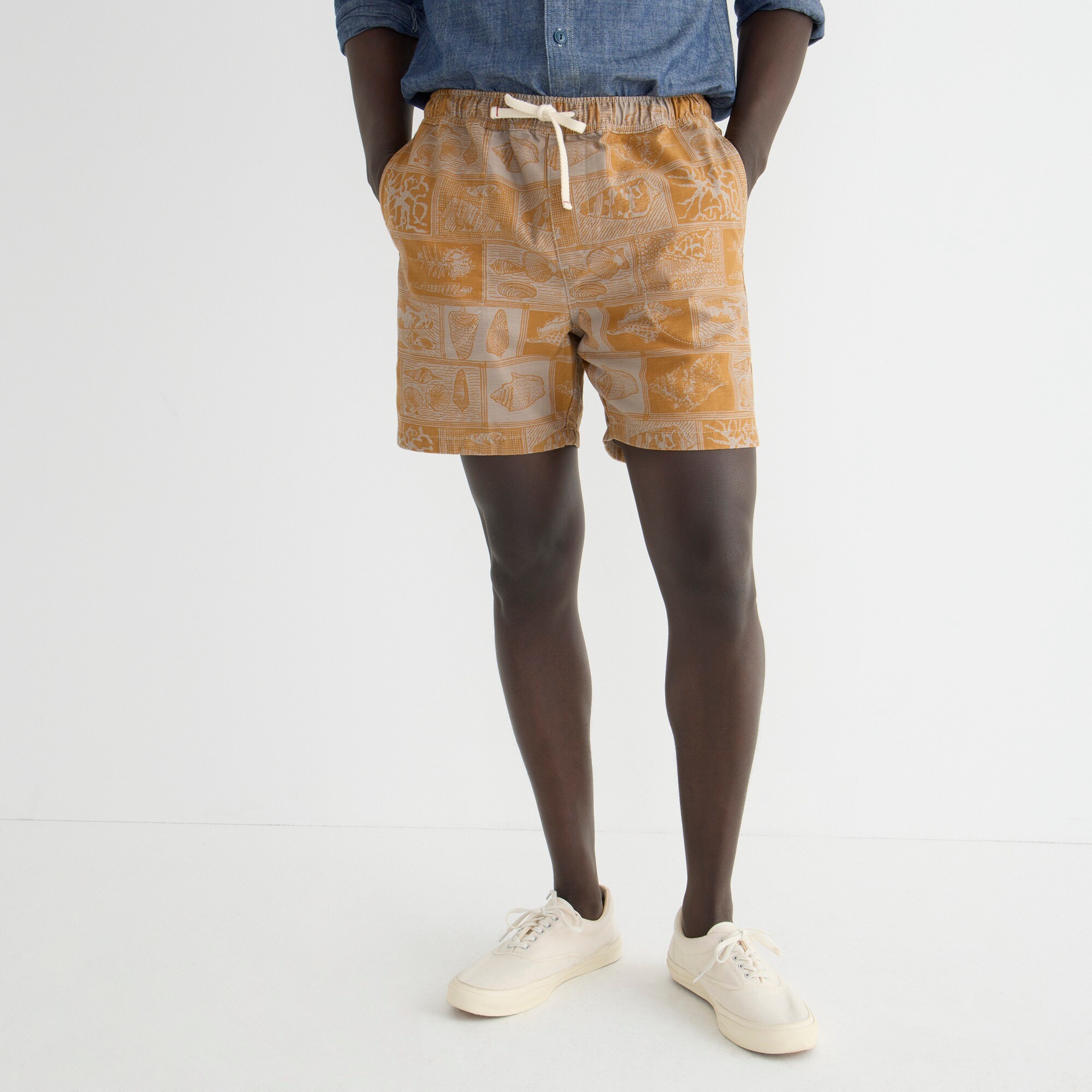 Wallace & Barnes 6" drawstring short in block print