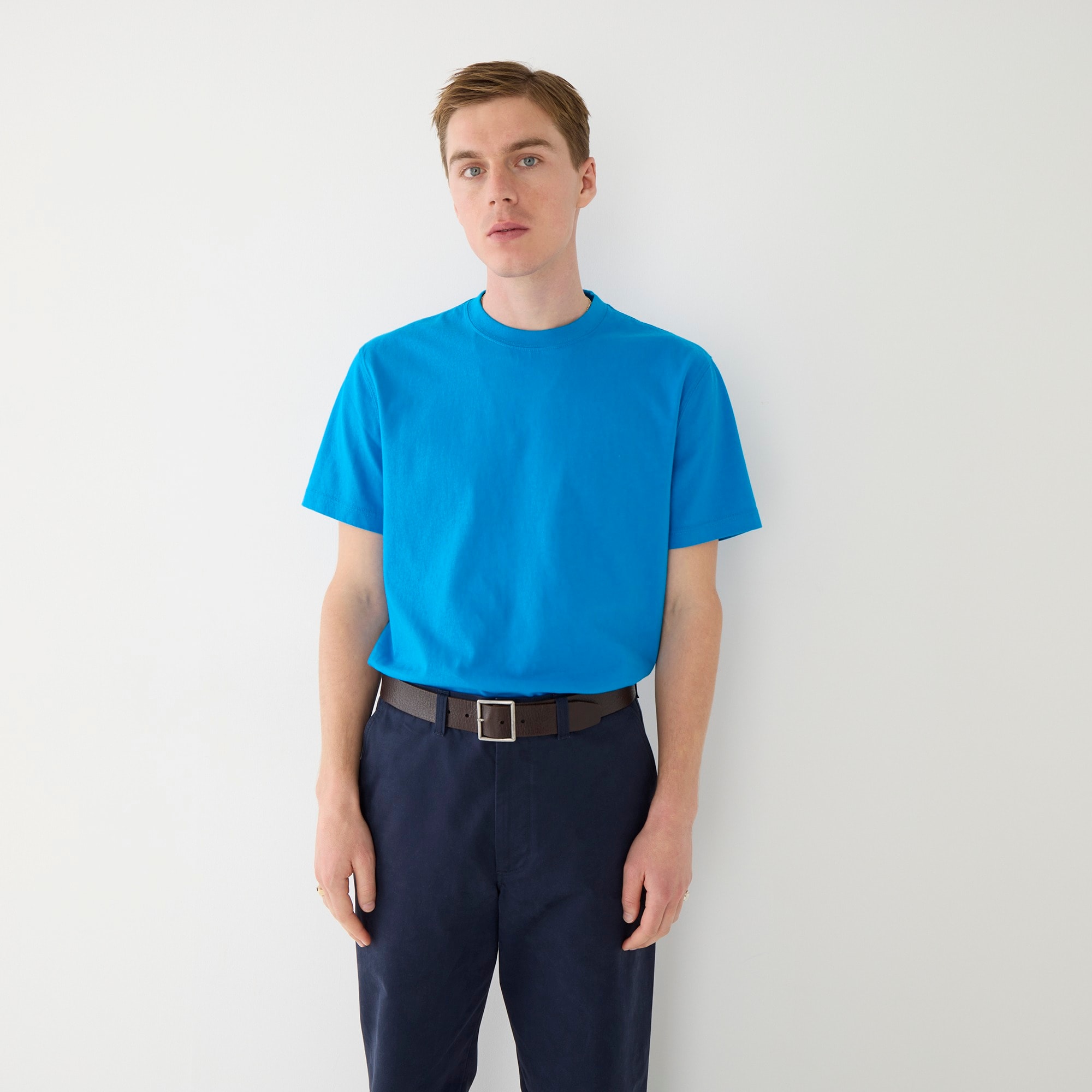 Relaxed premium-weight cotton no-pocket T-shirt