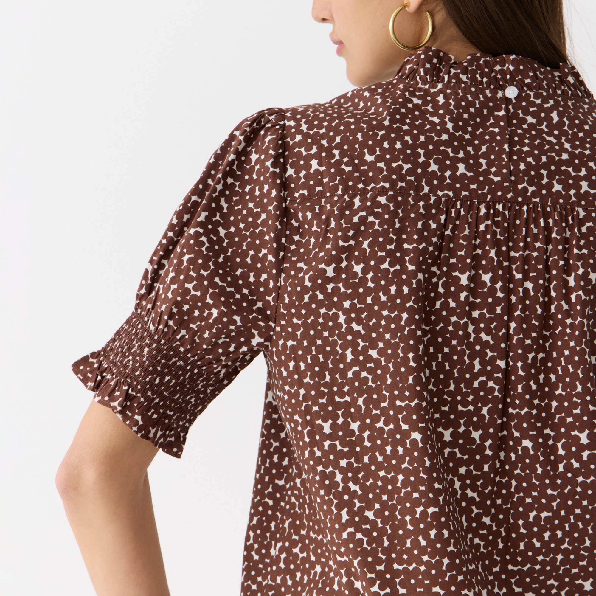 Smocked cotton poplin puff-sleeve top in mocha floral
