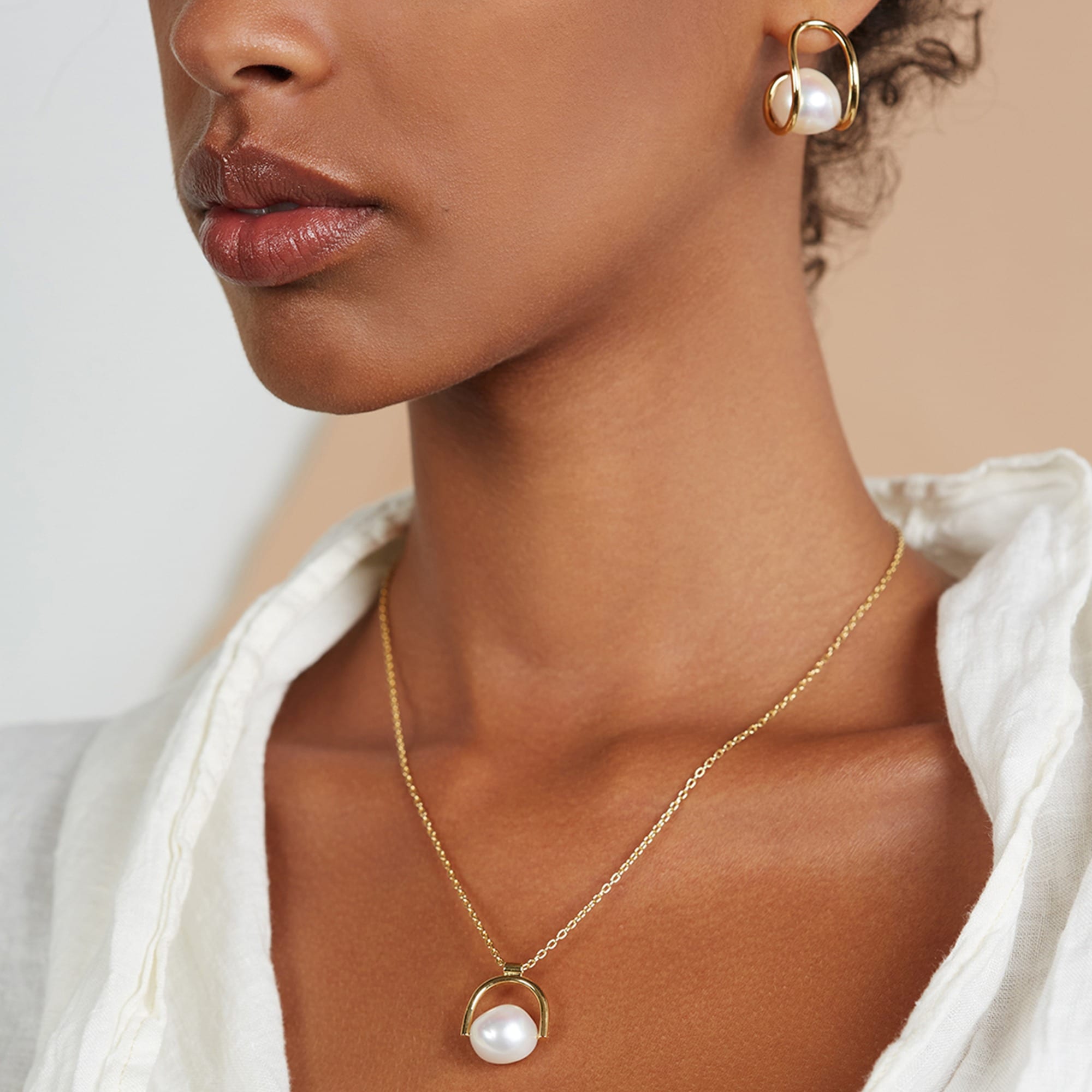 Lady Grey bail necklace
