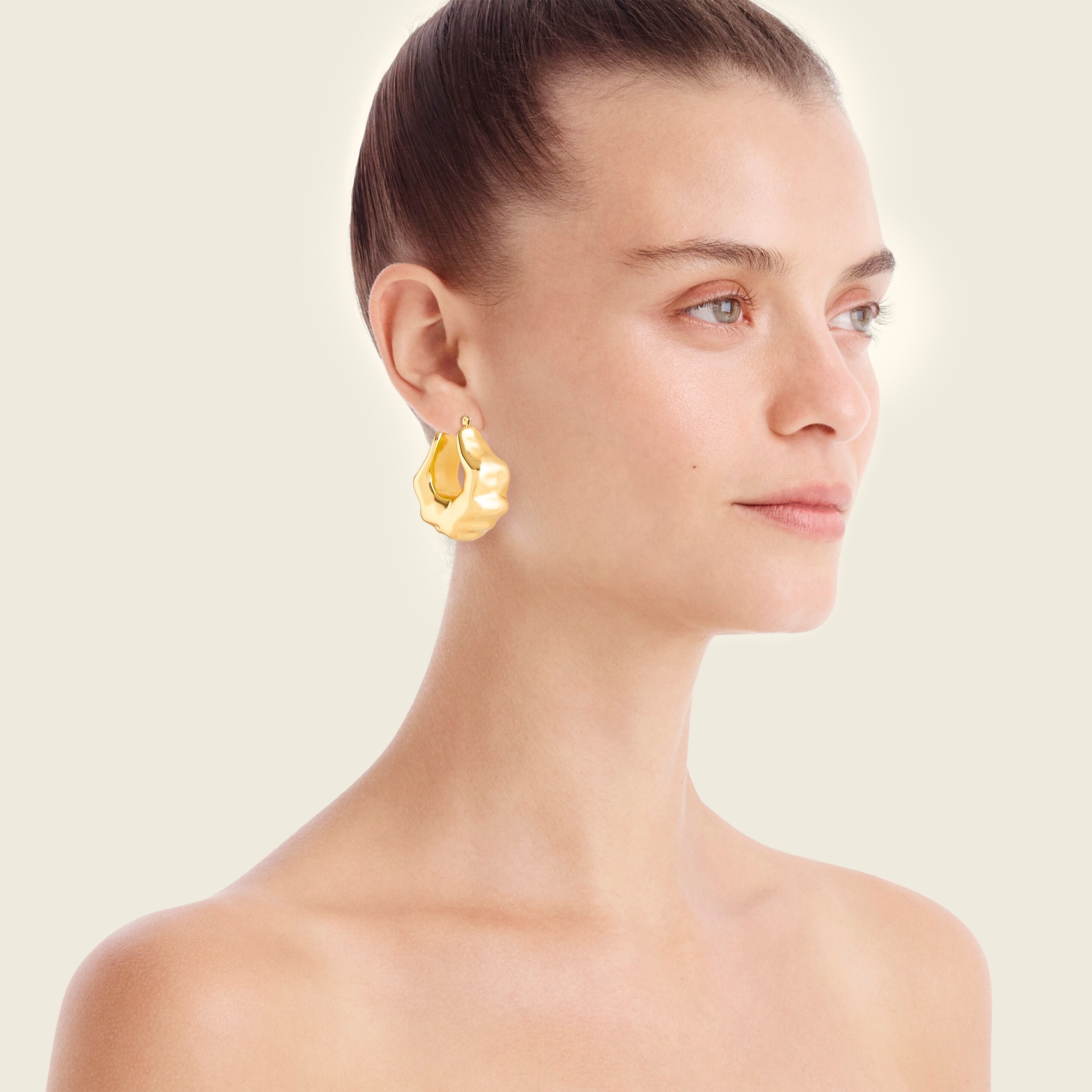 Lightweight sculpted hoop earrings