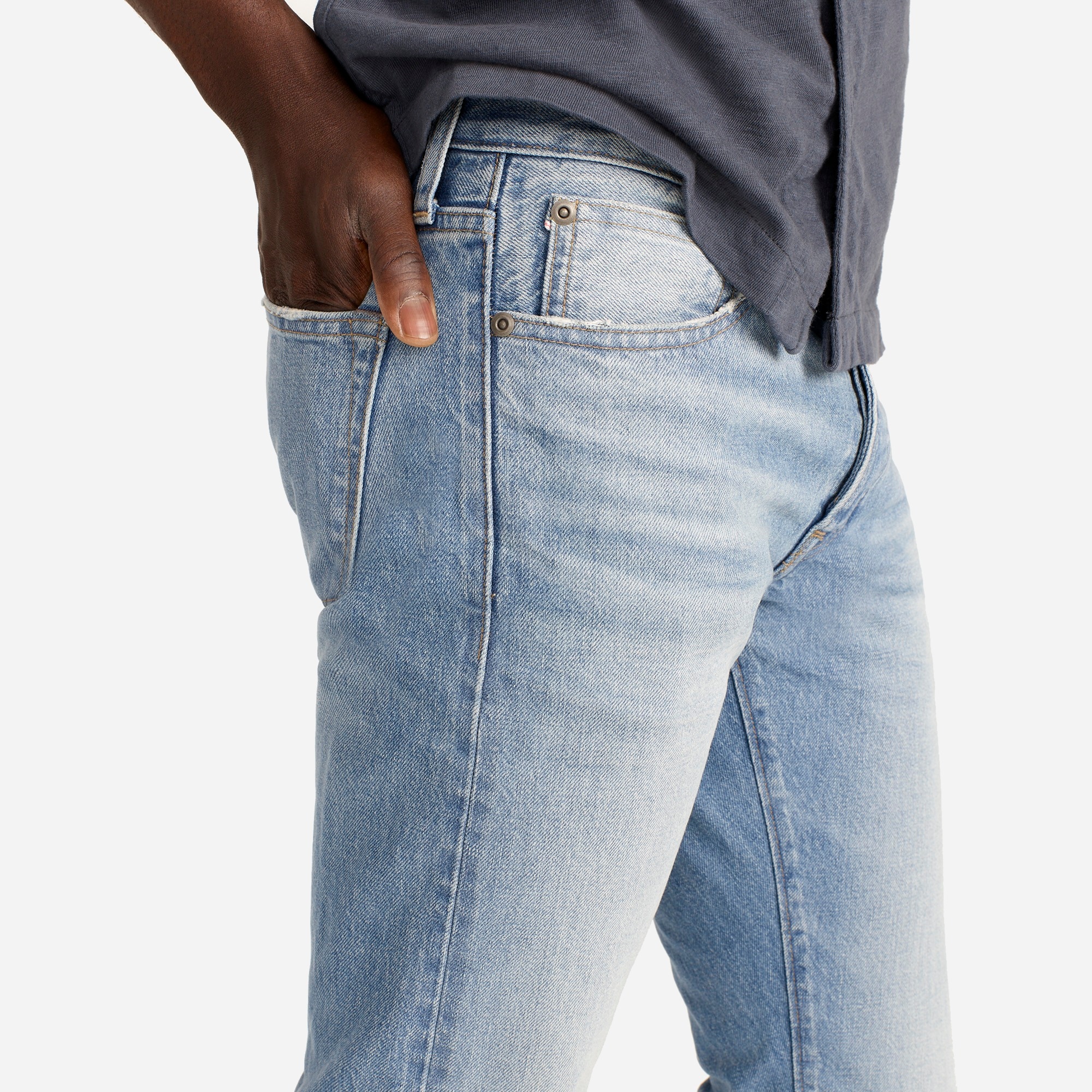 484 Slim-fit stretch jean in three-year wash