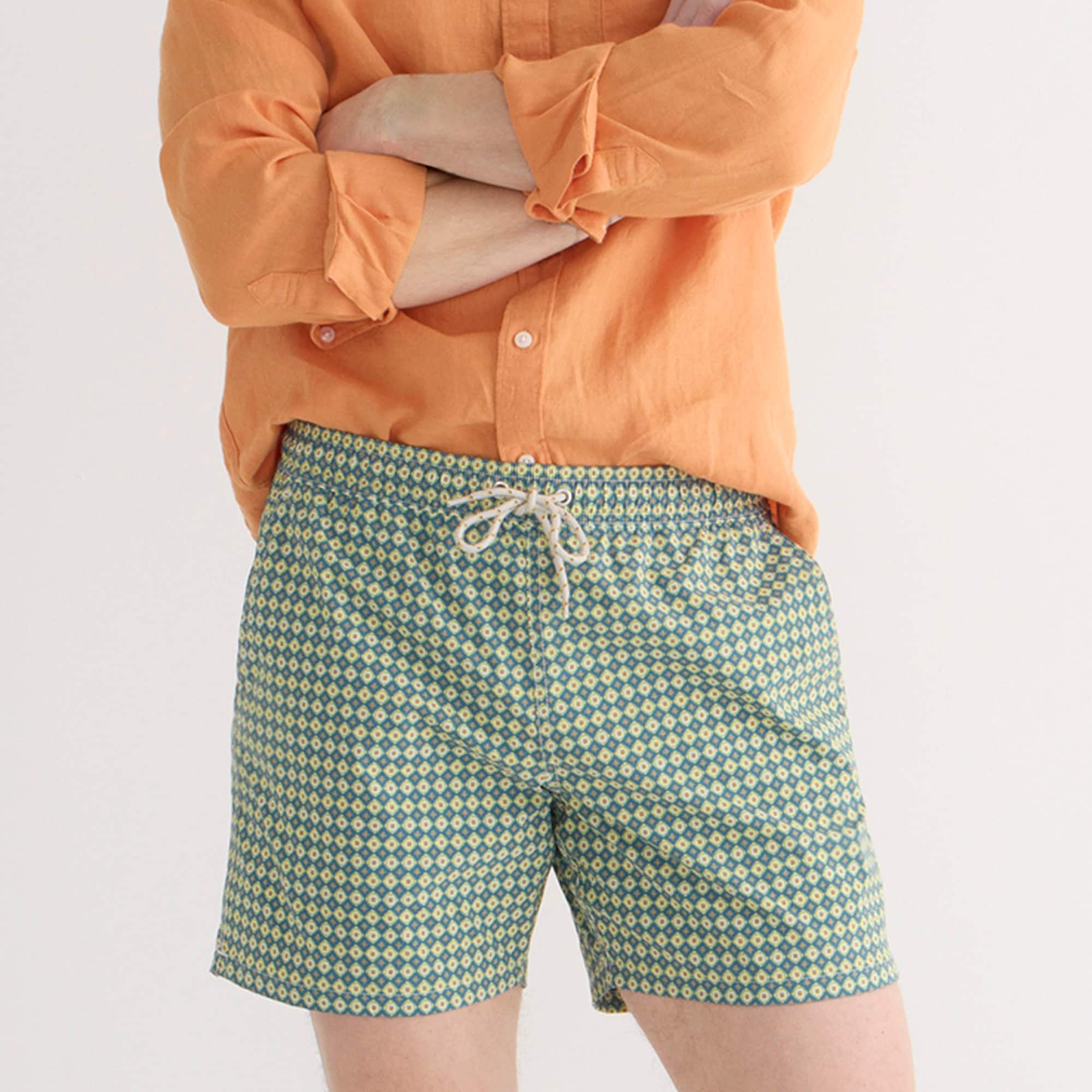 6'' stretch swim trunk in floral print with ECONYL® nylon