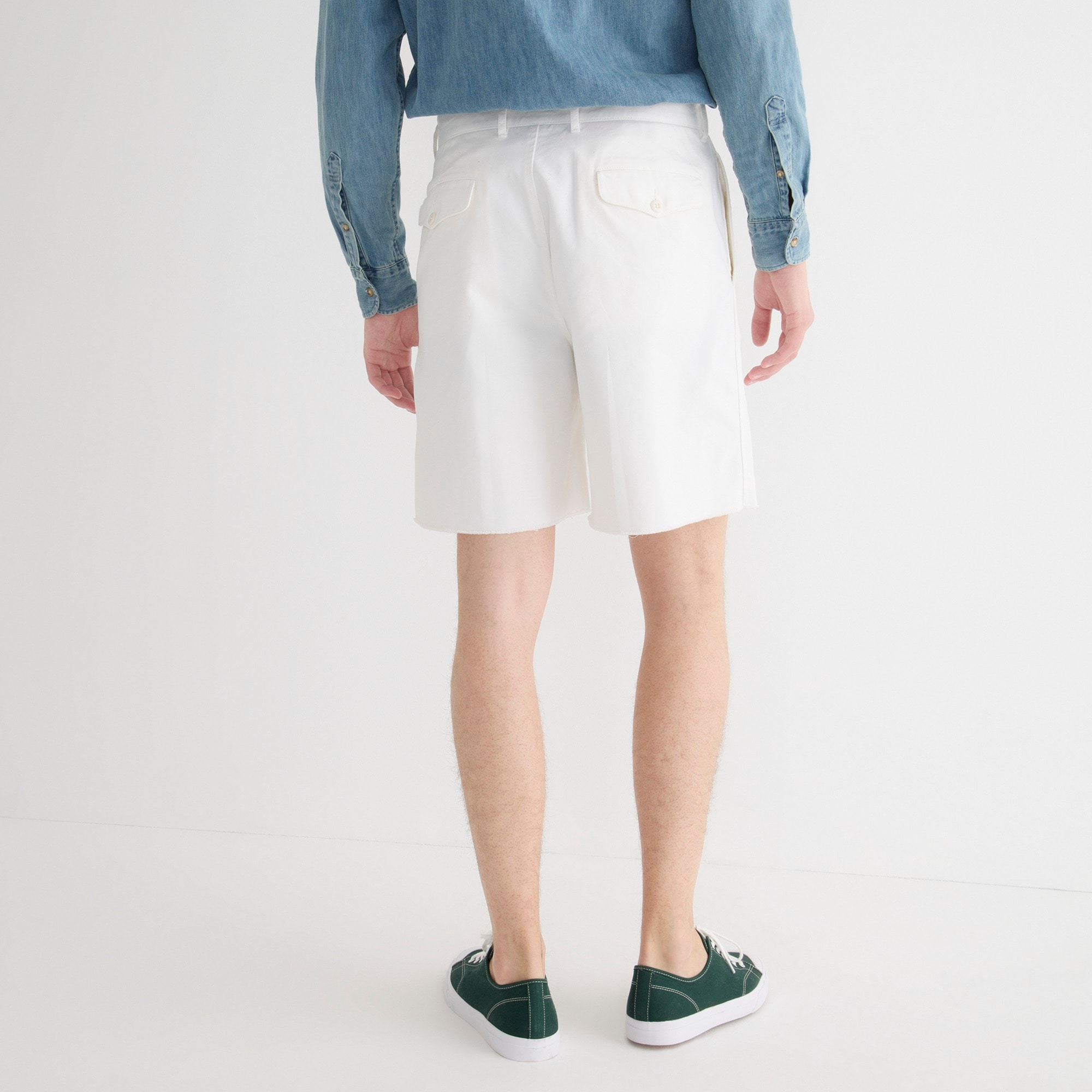 Wallace & Barnes 8" pleated cutoff chino short
