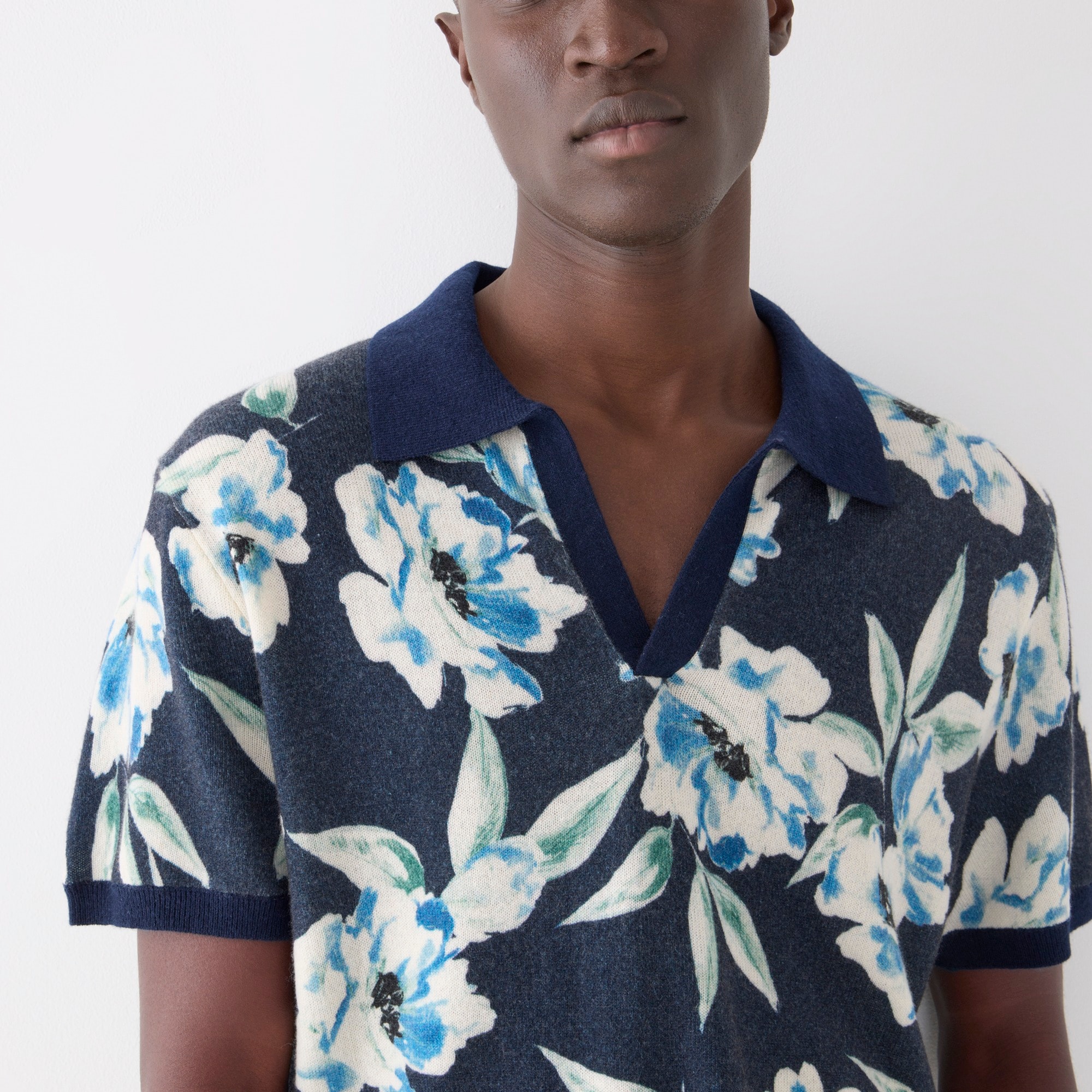 Cashmere short-sleeve johnny-collar sweater-polo in floral print
