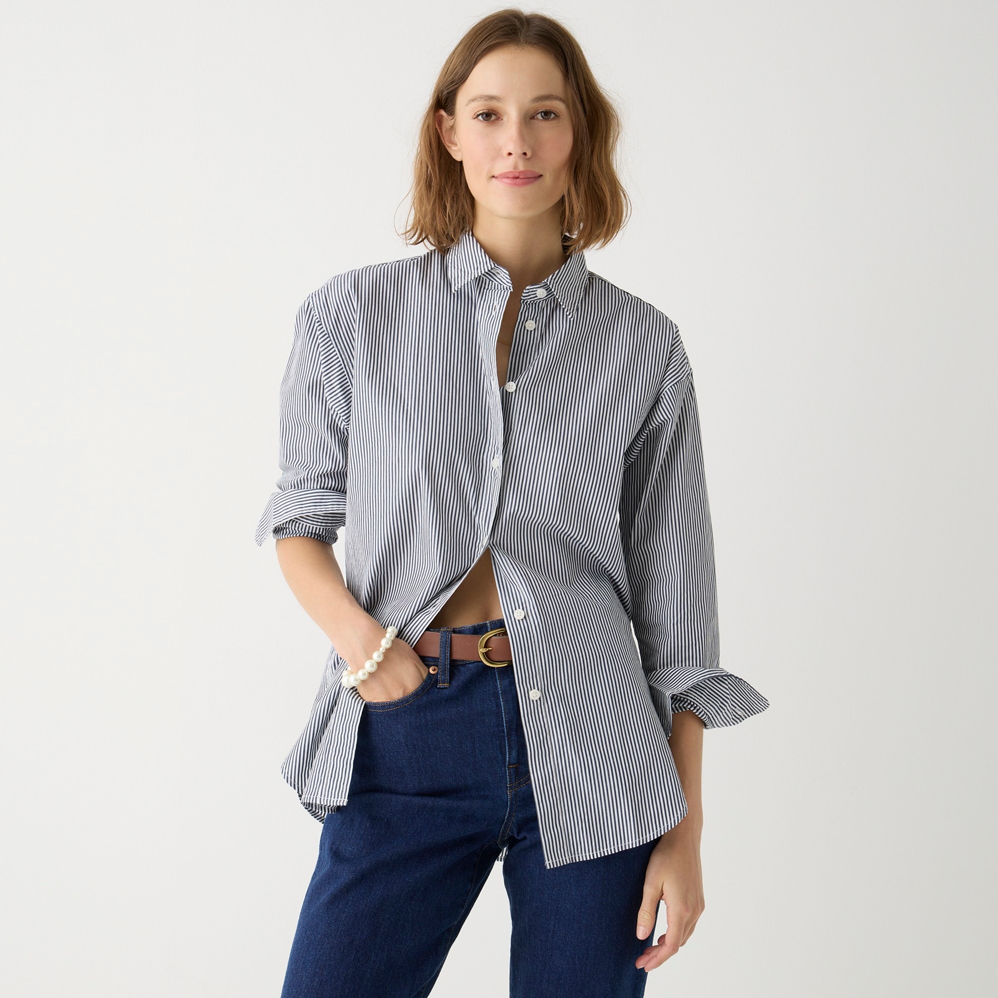 Relaxed-fit crisp cotton poplin shirt in navy stripe