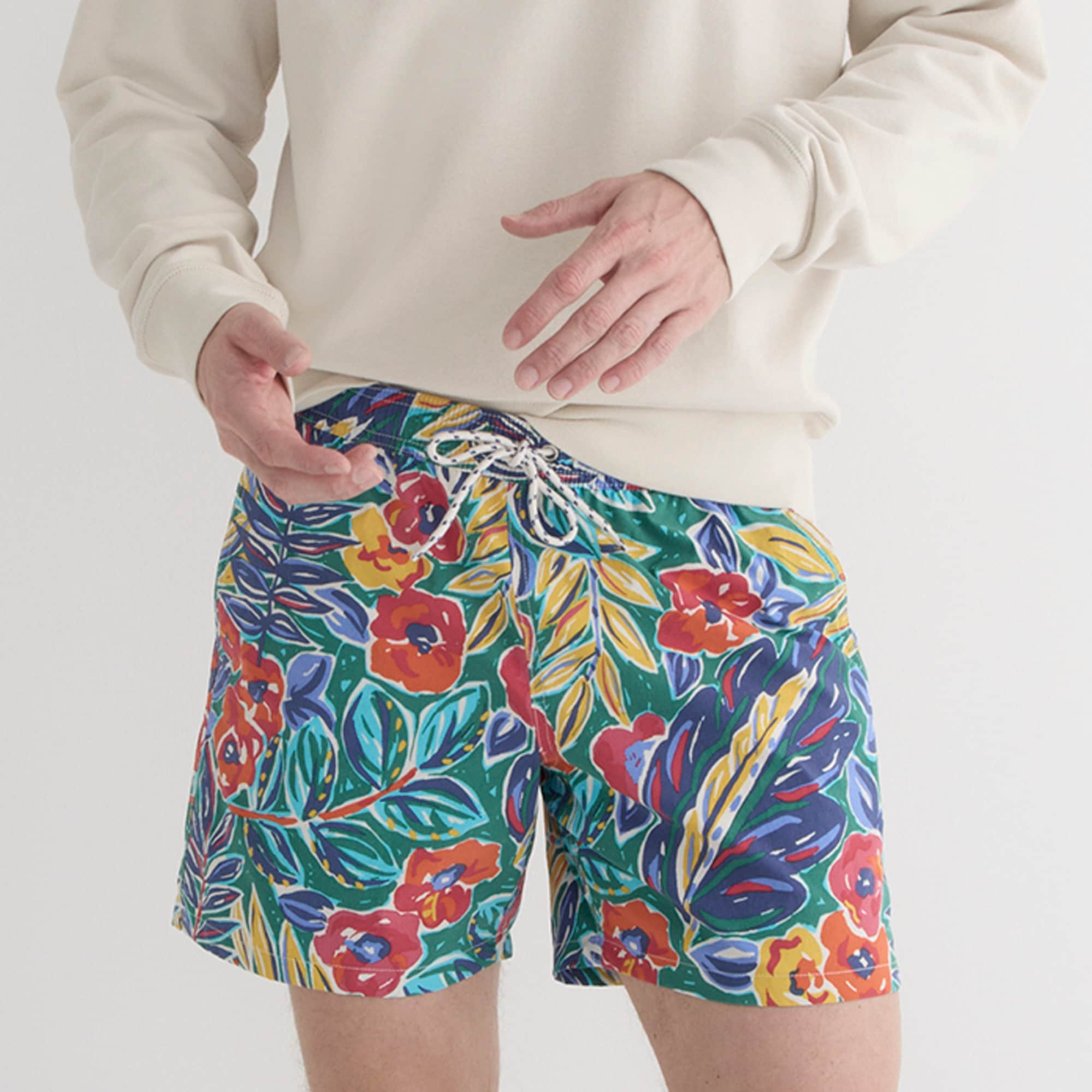 6'' stretch swim trunk in floral print with ECONYL® nylon
