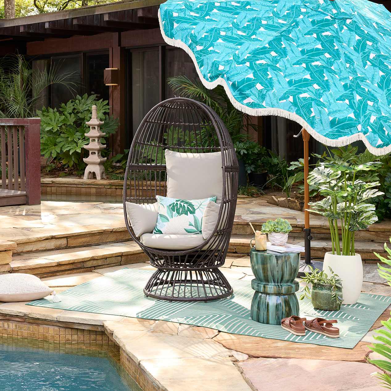 (E492) Found & Fable Palma Green Lines Outdoor Area Rug, 5x7