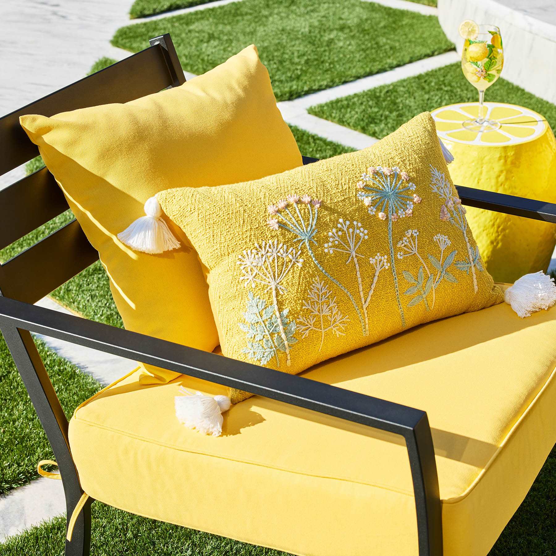 Honeybloom Flower Garden Woven with Tassels Lumbar Outdoor Throw Pillow, 14x20