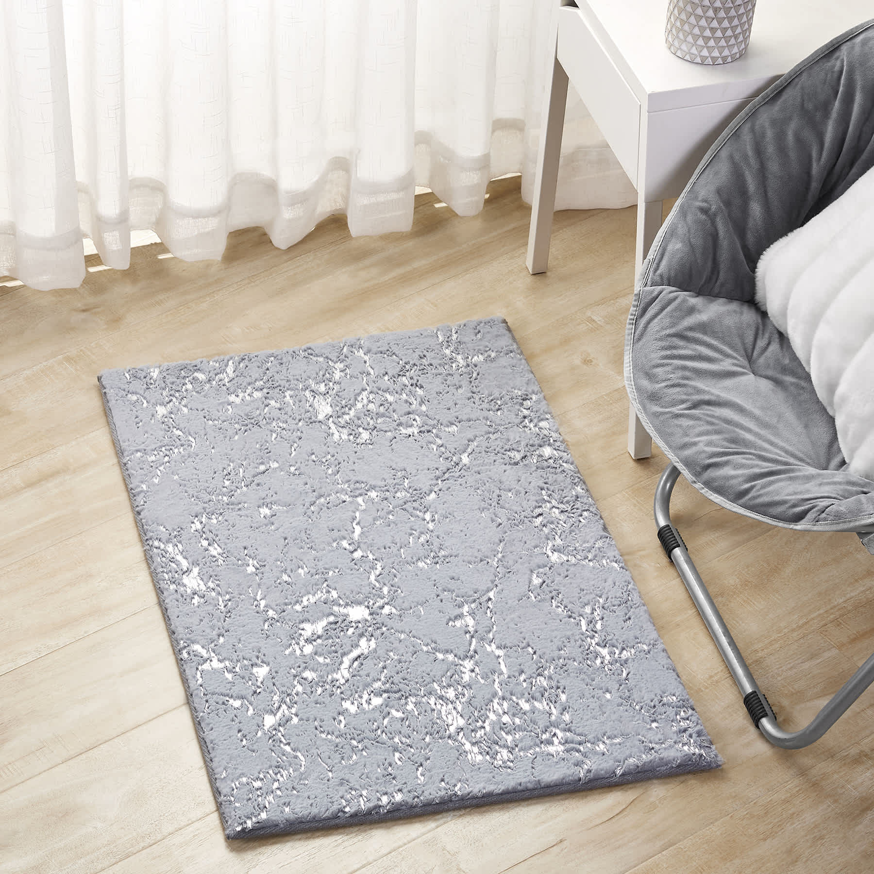 Laila Ali Grey Foiled Faux Fur Accent Rug, 2x3