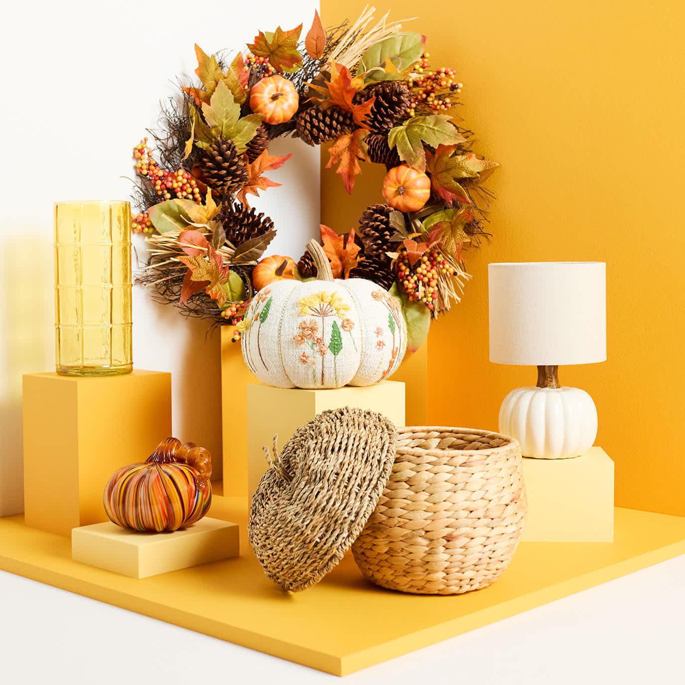 Pumpkin & Pinecone Autumn Wreath, 24"