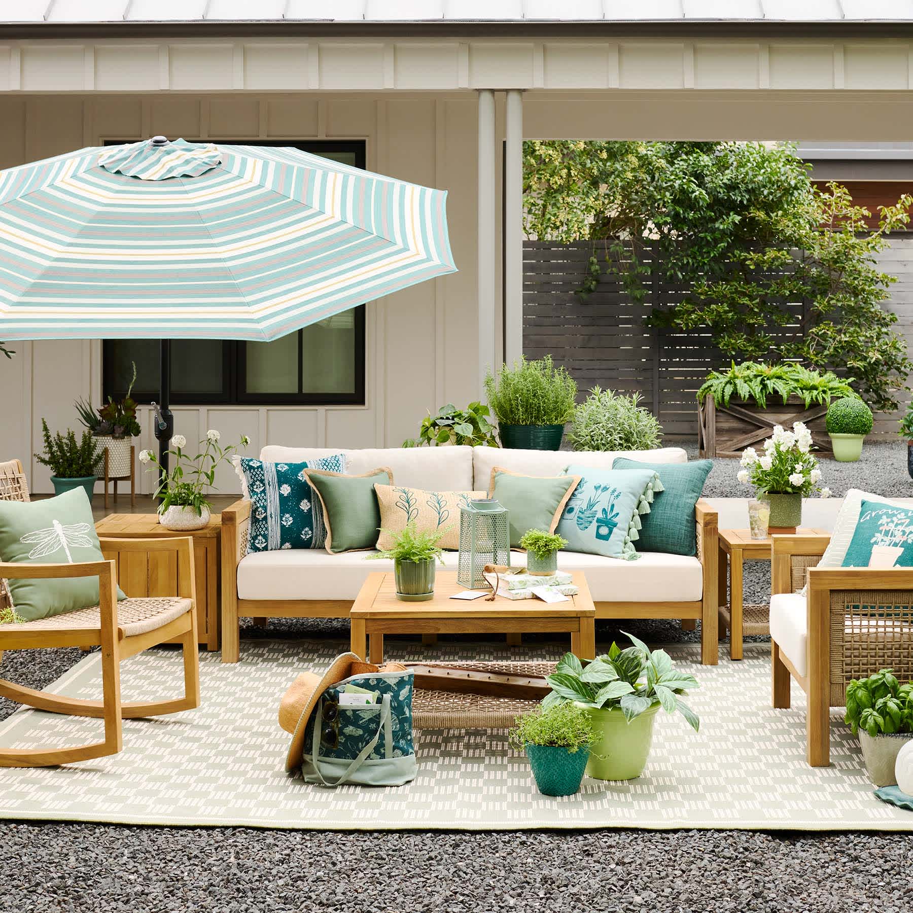Honeybloom Seafoam Capri Outdoor Planter, Small