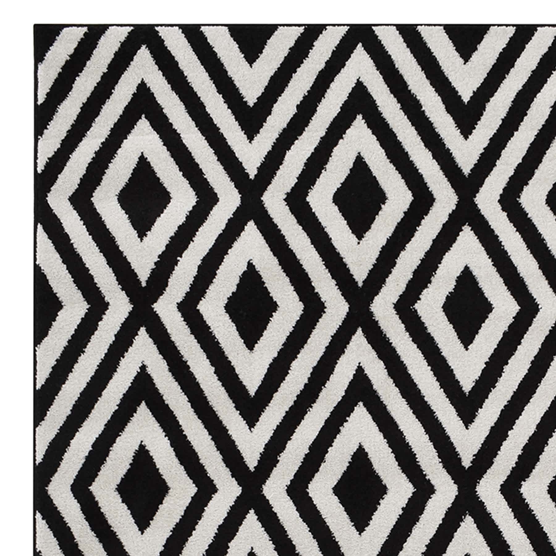 (D532) Black & White Diamond Design Area Rug, 5x7