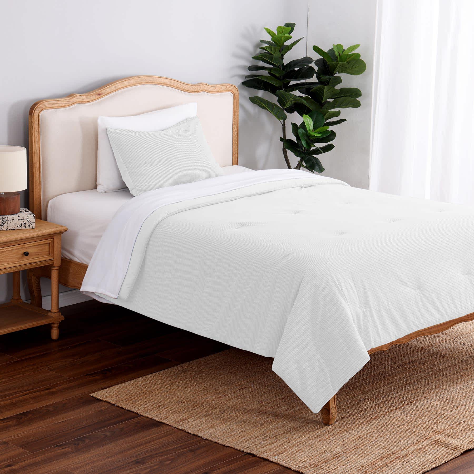 2-Piece White Plush Grid Comforter Set, Twin/Twin XL