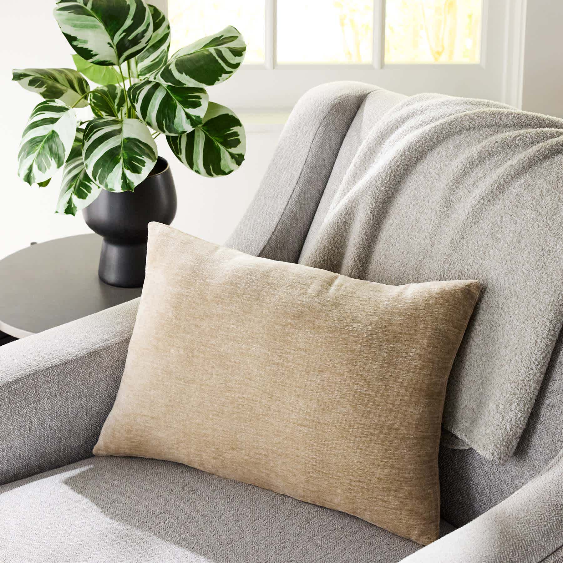 Reese Linen Chenille Throw Pillow, 14x20