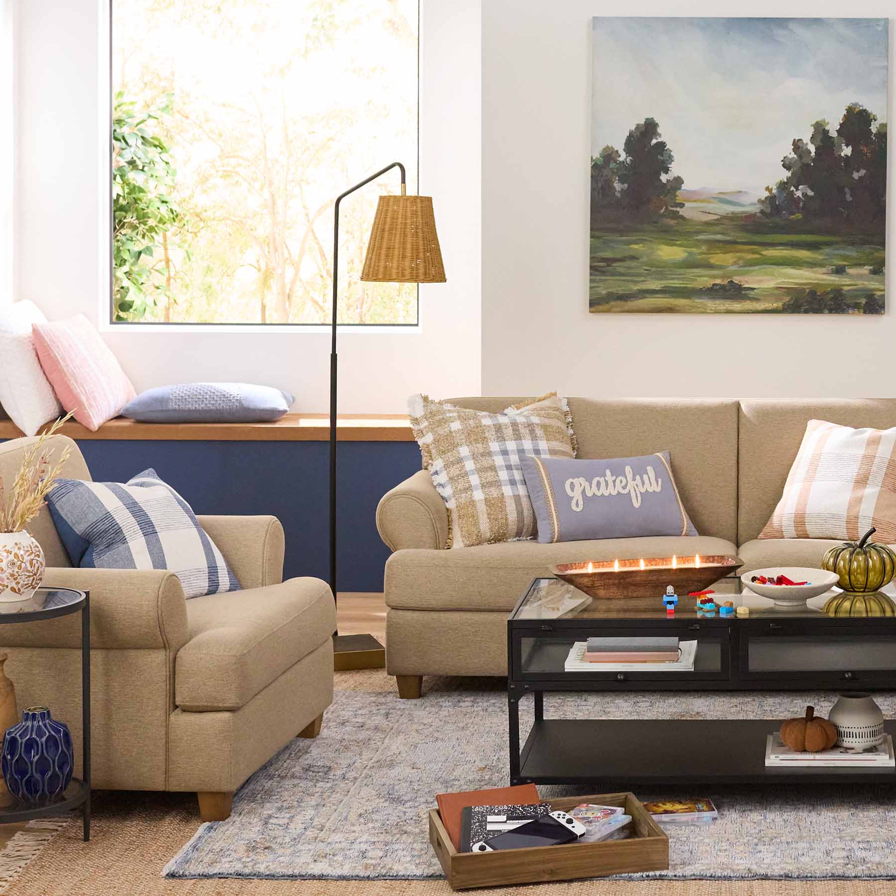 (A495) Honeybloom Ballard Blue Floral Medallion Area Rug, 5x7