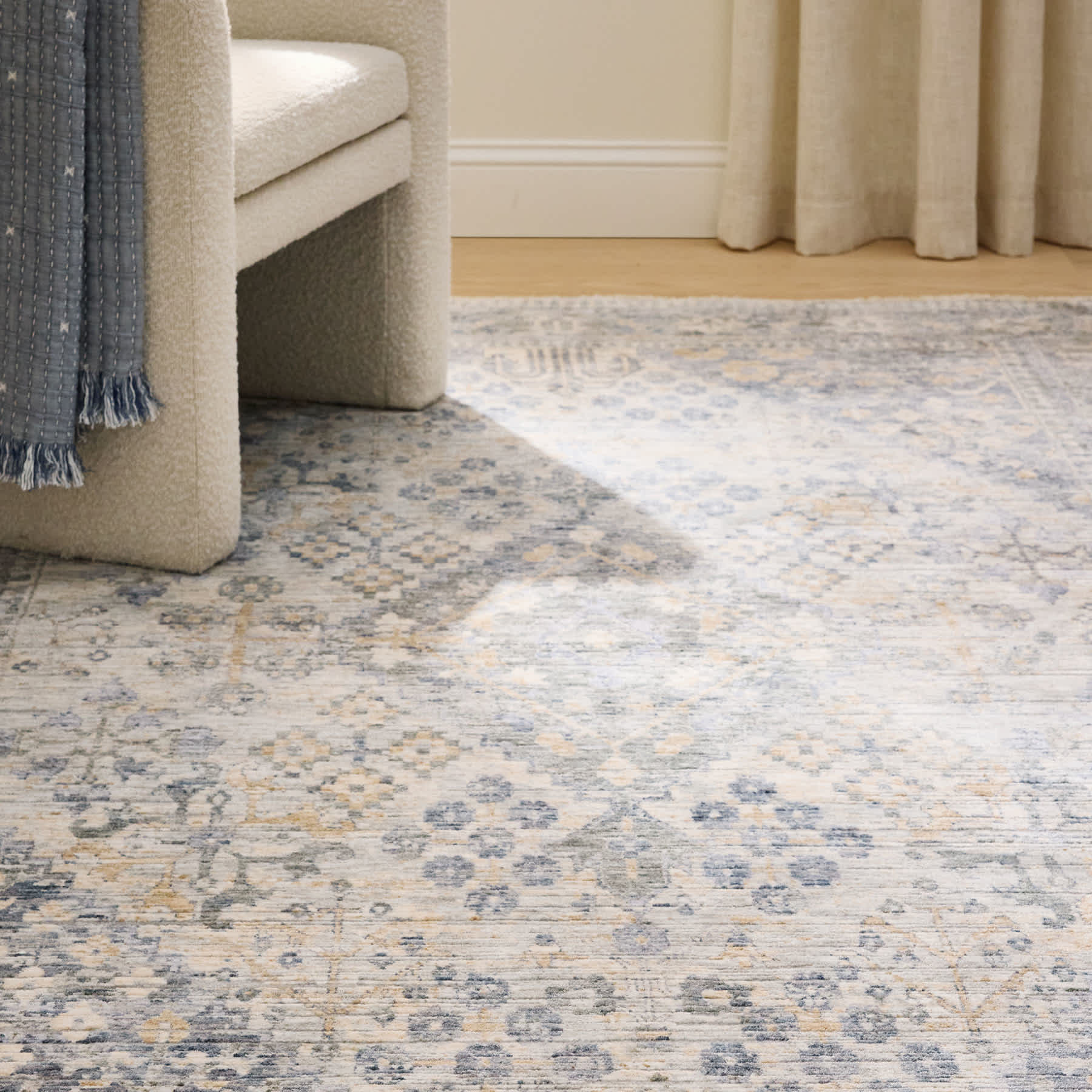 (A436) Honeybloom Penelope Grey Diamond Distressed Look Area Rug, 5x8