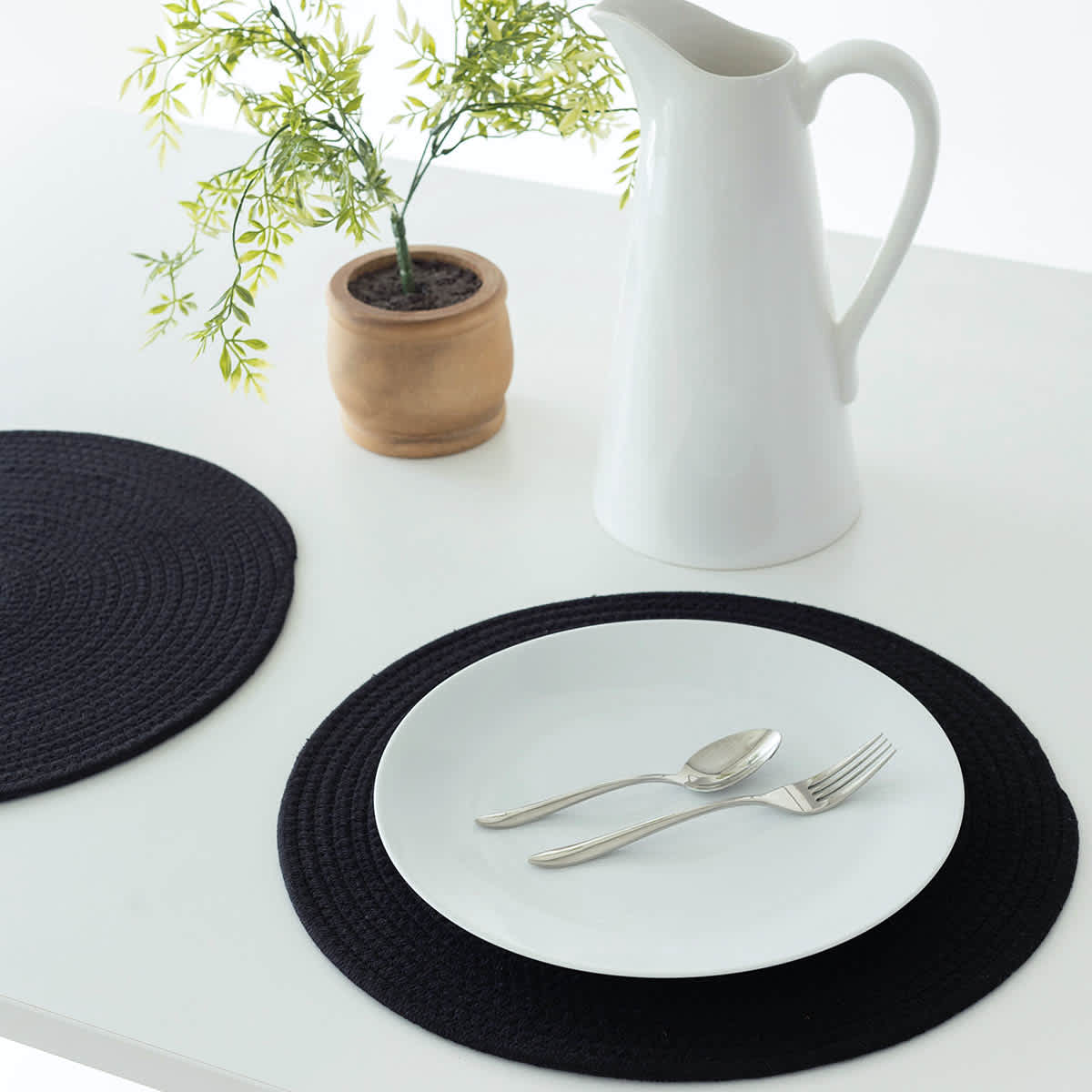 Avilla Black Round Placemat, 15"