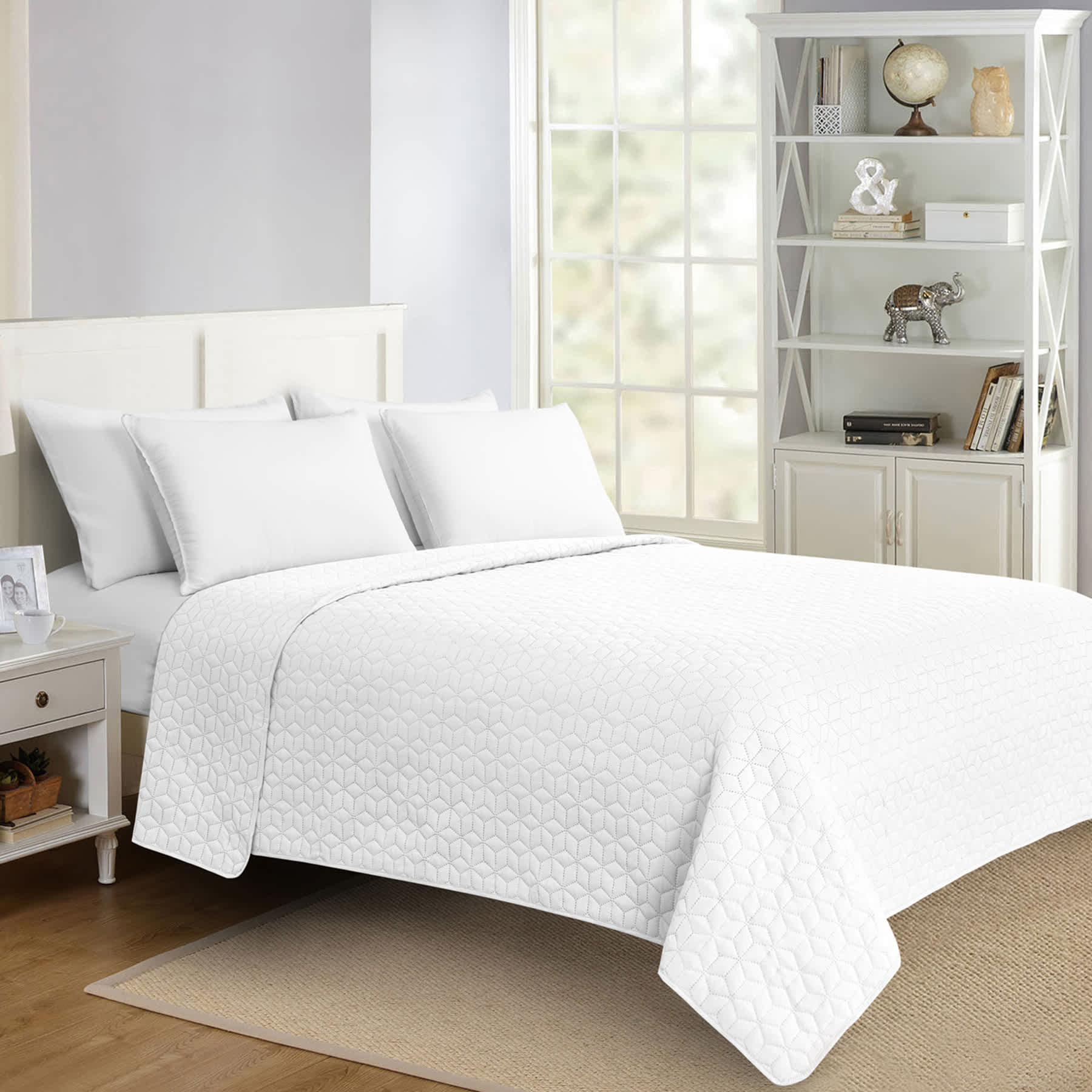 White Geometric Pinsonic Quilt, Twin/Twin XL