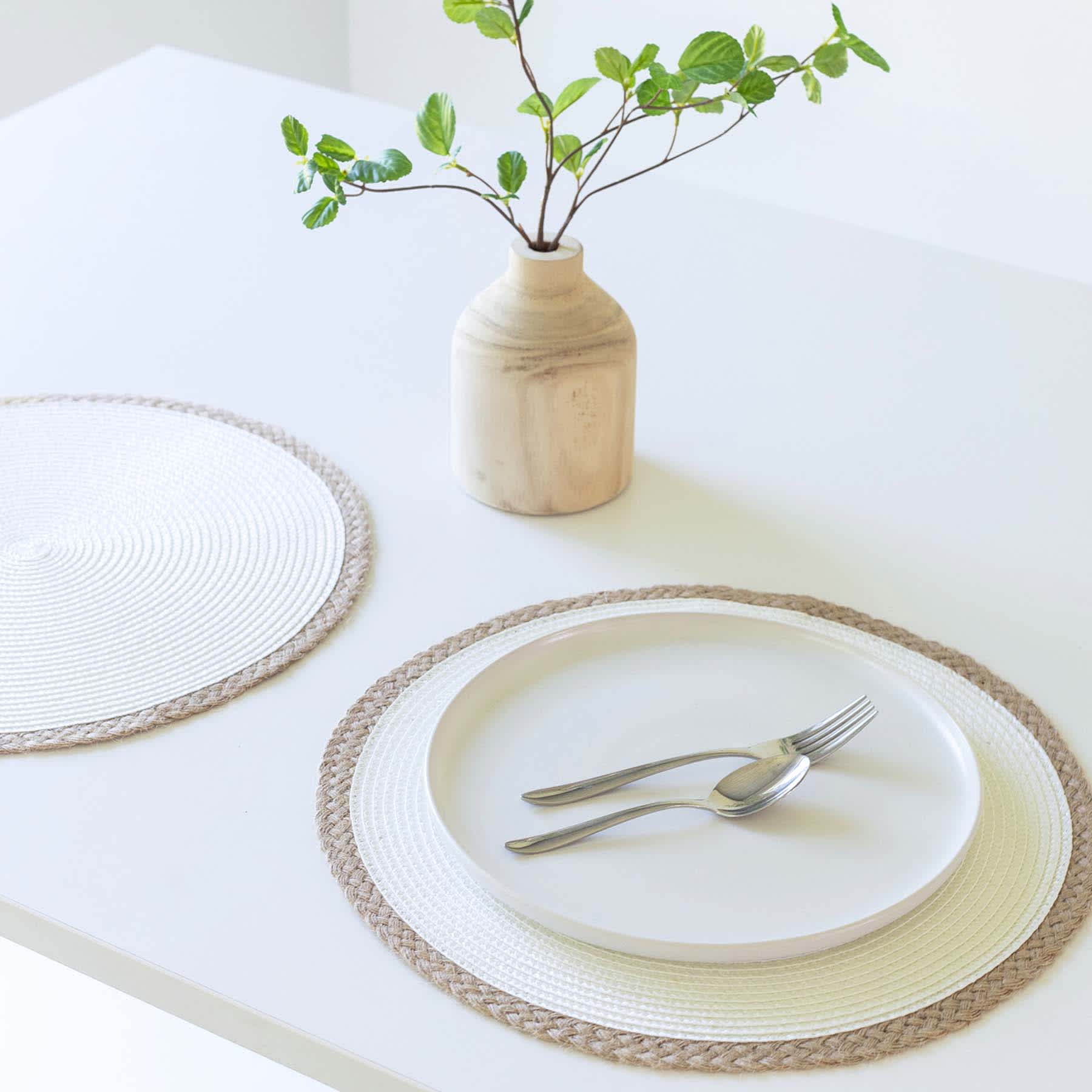 Set of 6 Lita White Round Placemats, 15"