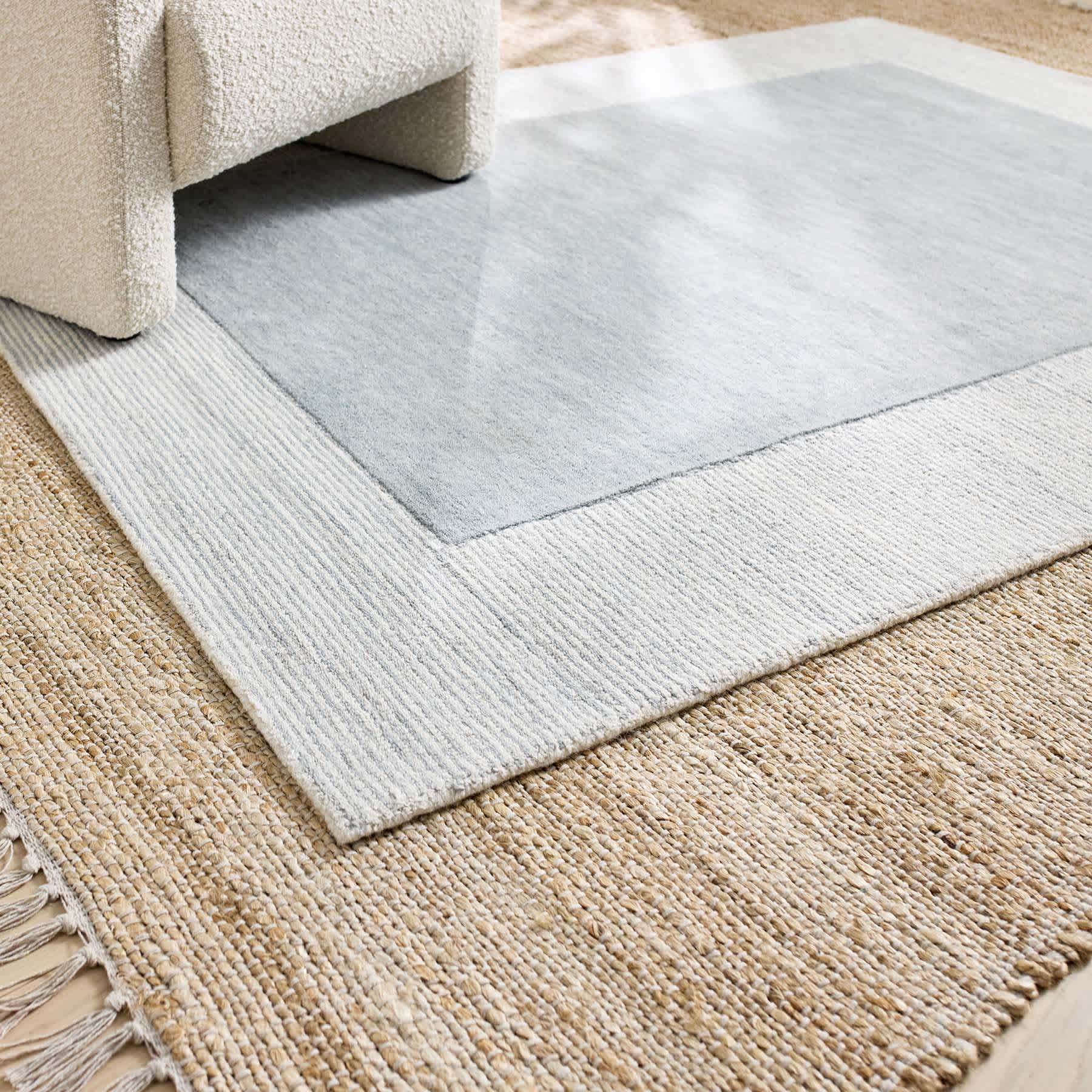 (A529) Linwood Blue Tufted Area Rug with Border, 5x7