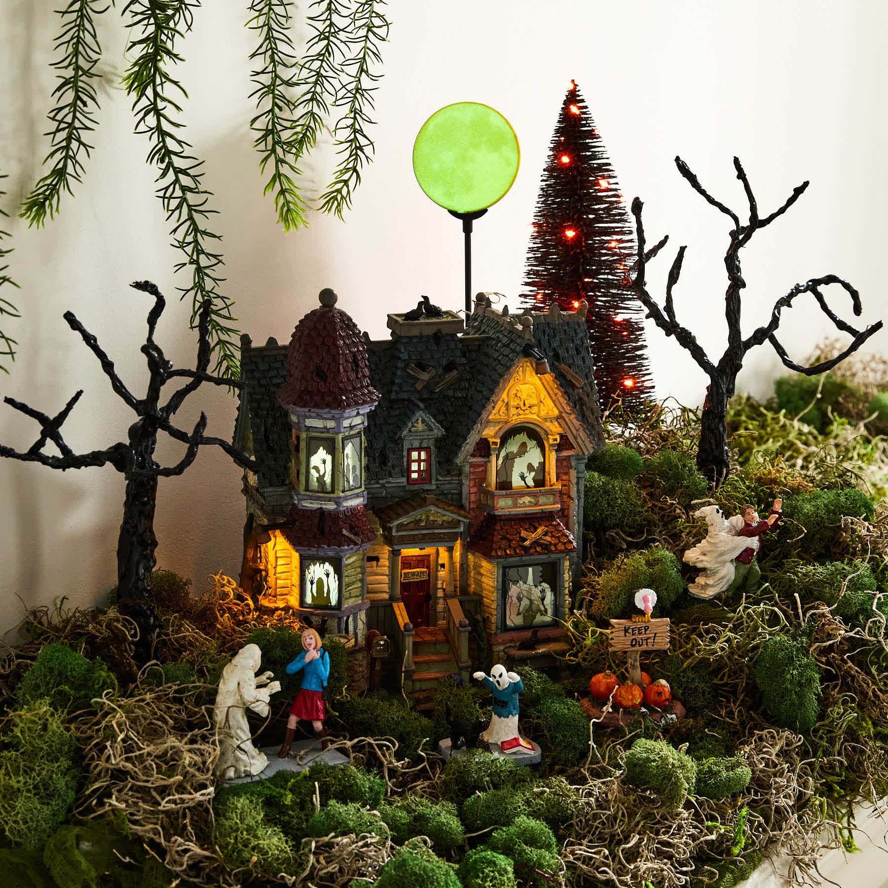Lemax The House of Shadows Set