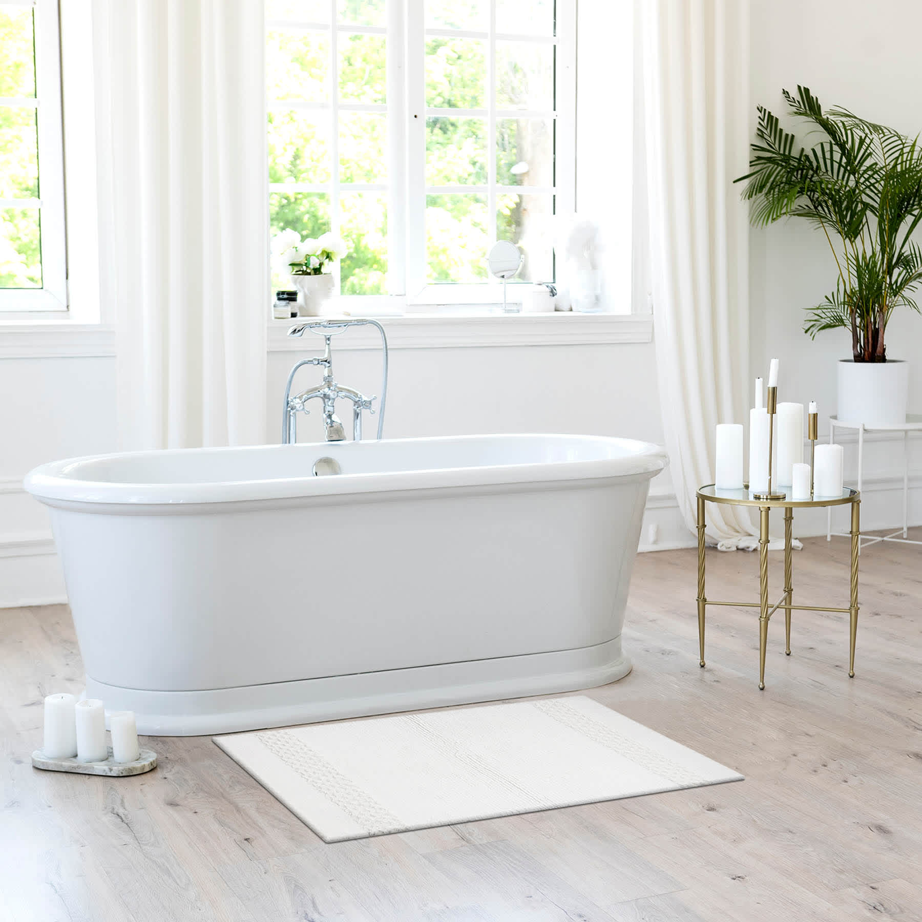 Providence Reversible White Bath Rug, 20x30