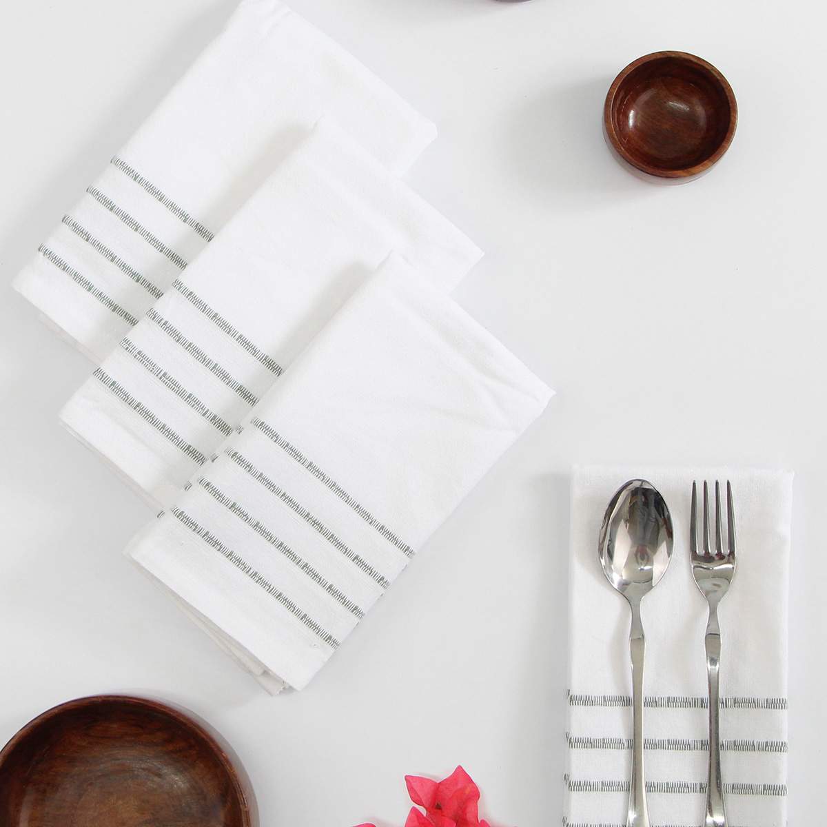 Set of 4 Ivory Ribbed Napkins with Green Insert Stripes, 18"