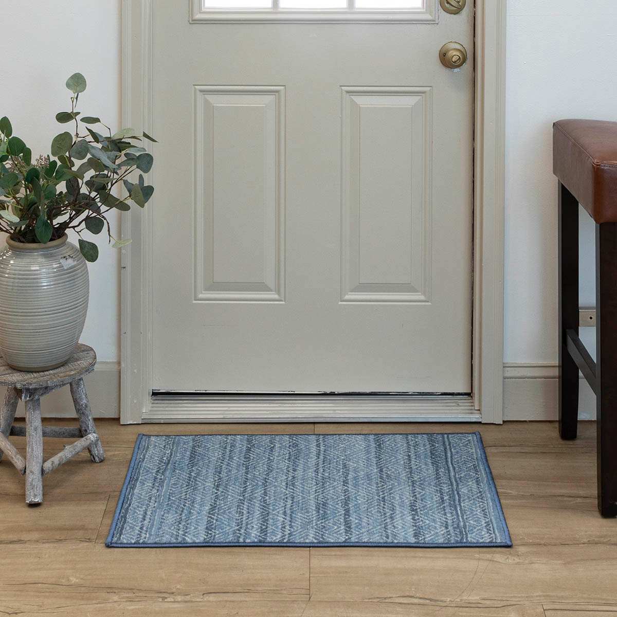 Ikarus Light Blue Diamond Design Accent Rug, 20x32