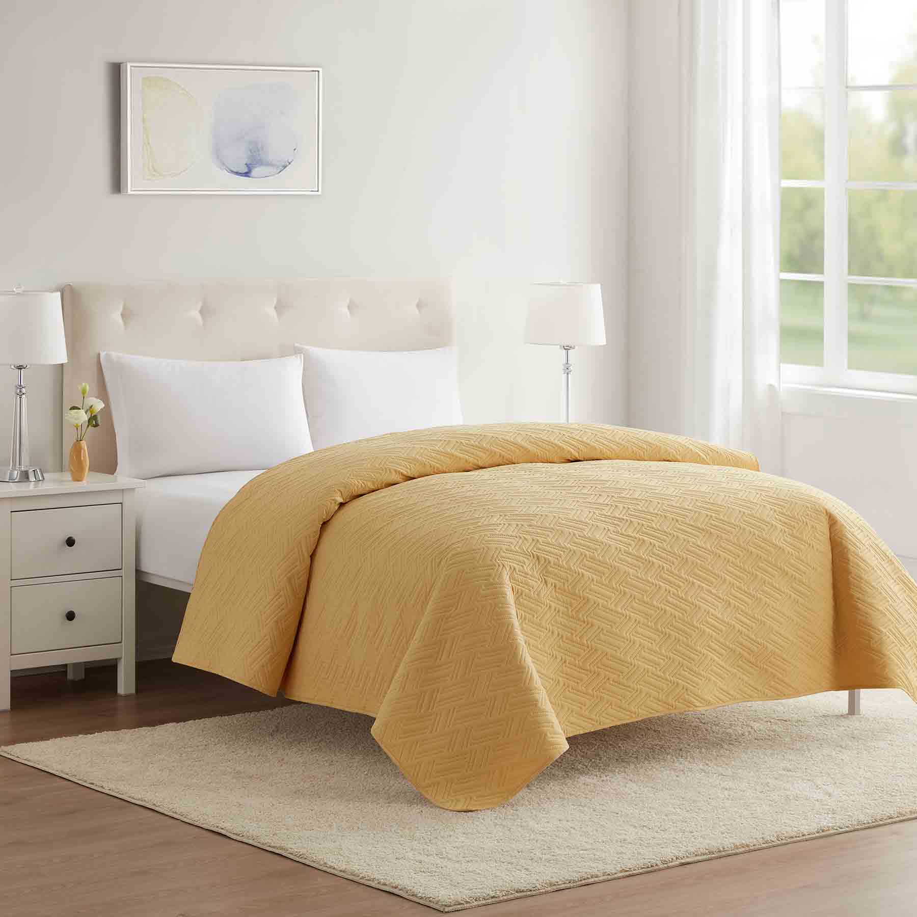 Callie Yellow Pinsonic Quilt, Twin