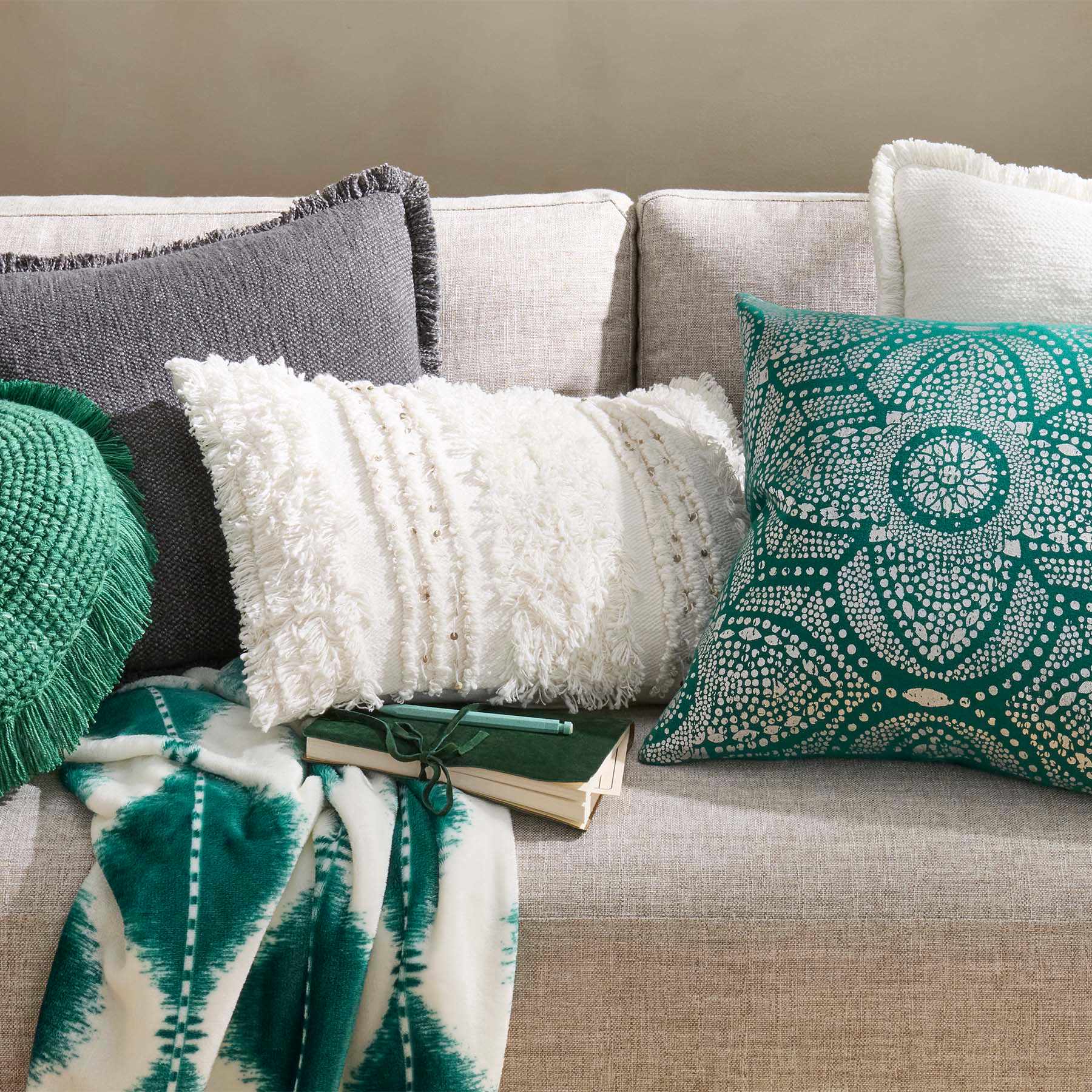 Found & Fable Ikat Ogee Micro Plush Throw Blanket, 50x60