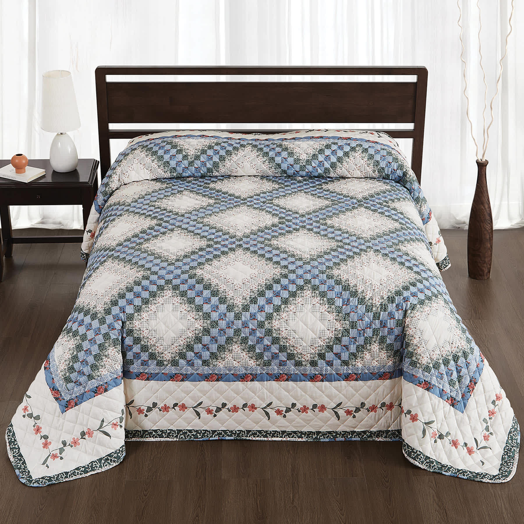 Jacqueline Bedspread, Full/Queen
