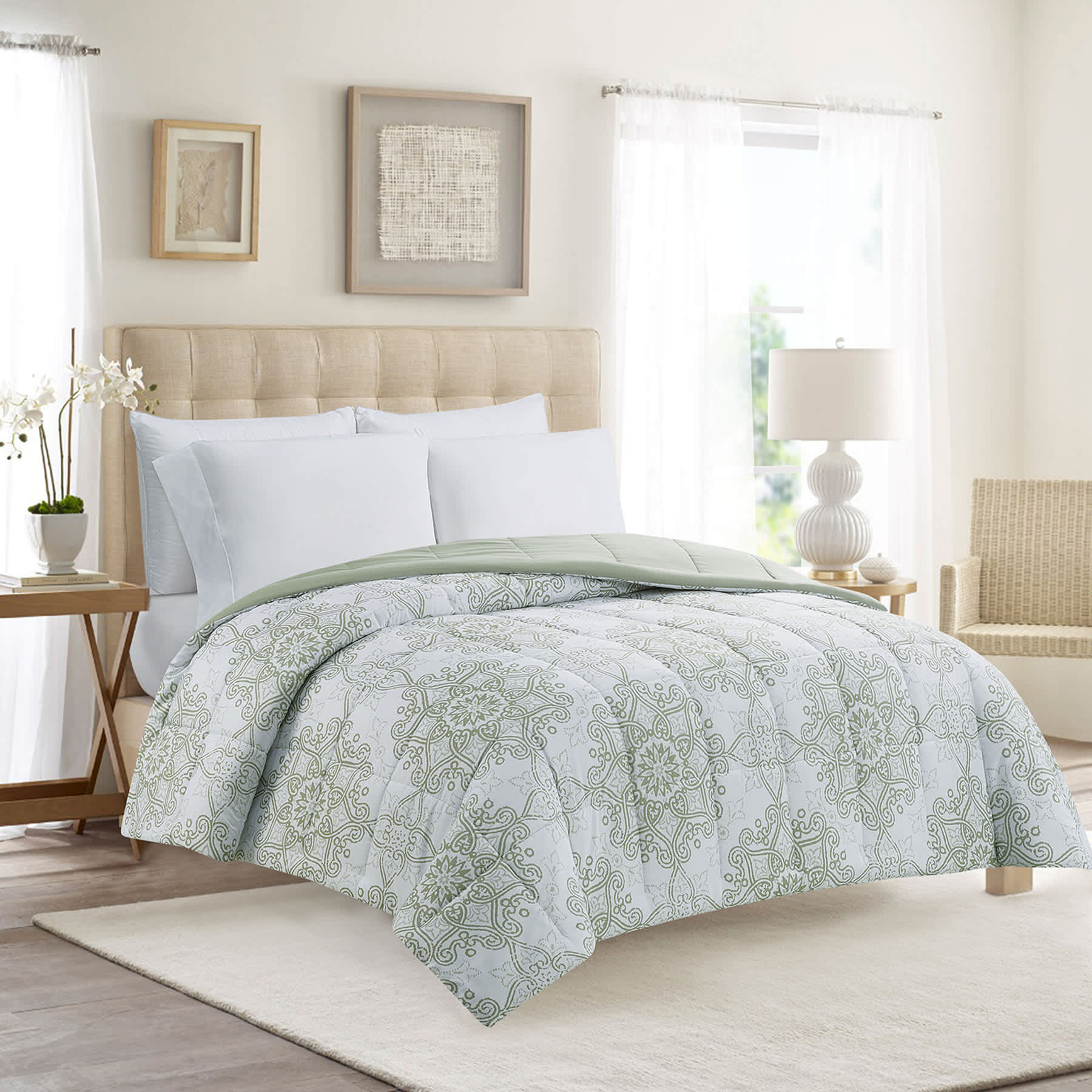 White & Green Medallion Print Reversible Brushed Microfiber Comforter, Twin/Twin XL