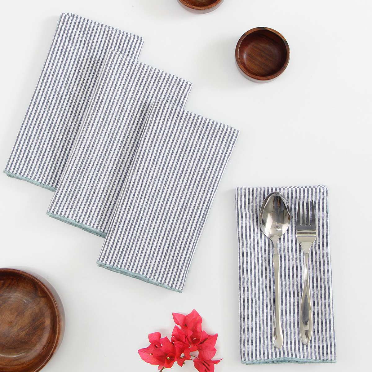Set of 4 White & Navy Striped Napkins with Light Blue Overlock Edge, 18"