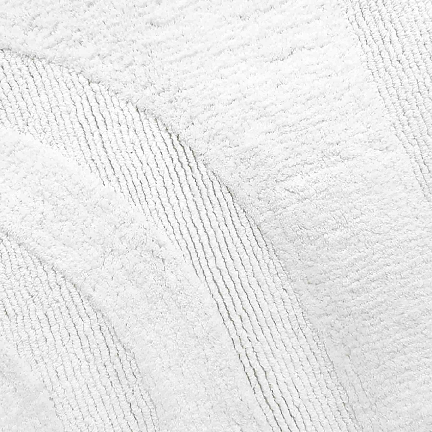Summit White Tufted Bath Rug, 20x30