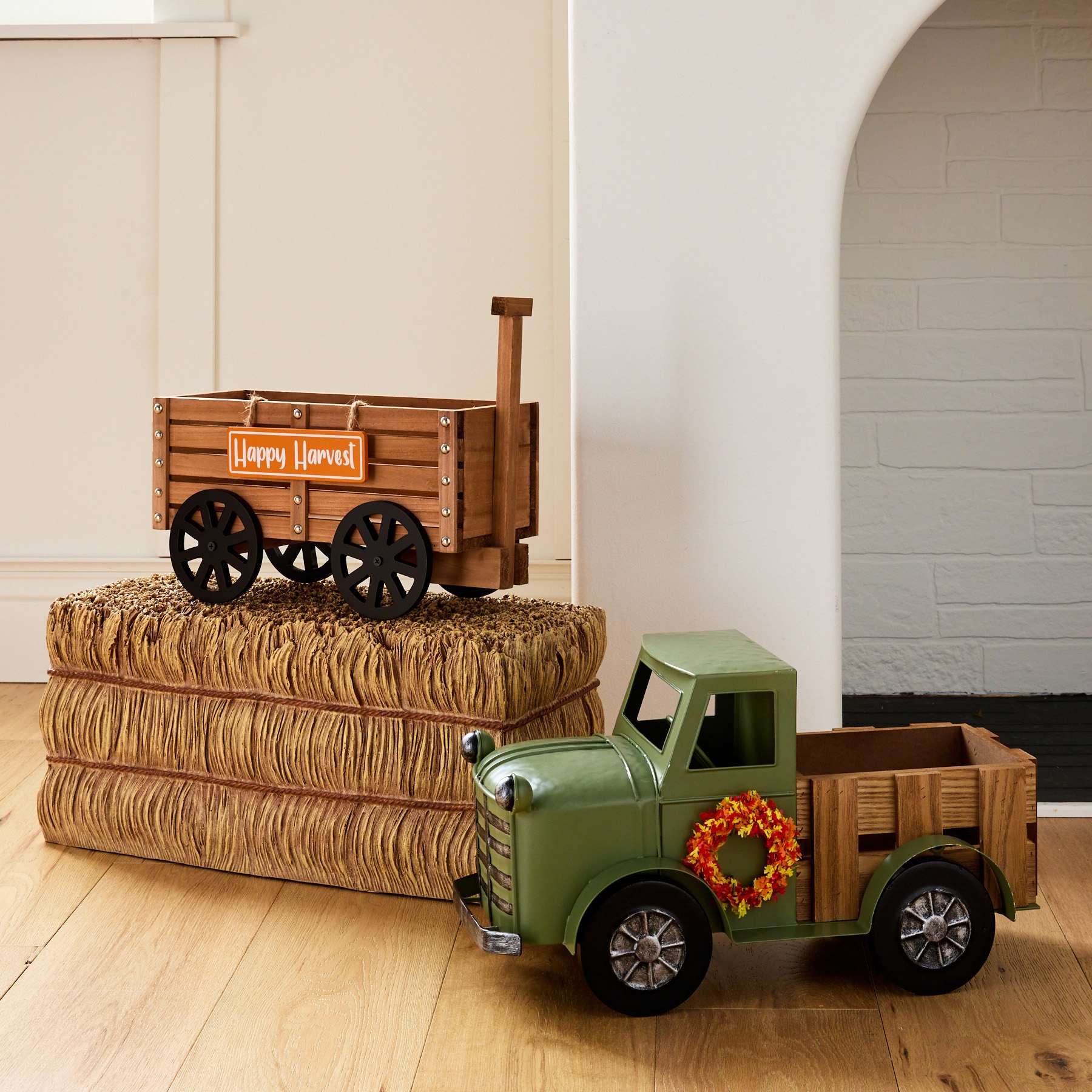 Homespun Harvest Metal Green Truck with Fall Wreath, 18"
